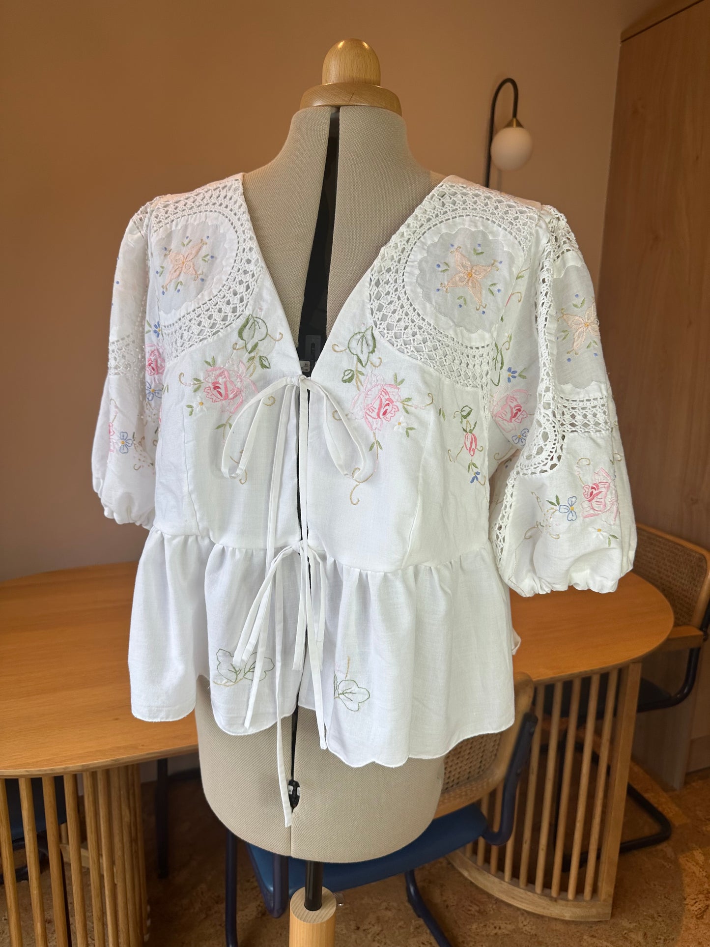 White/Pink Embroidered Tie Front Top Size 4 (UK 18-20)