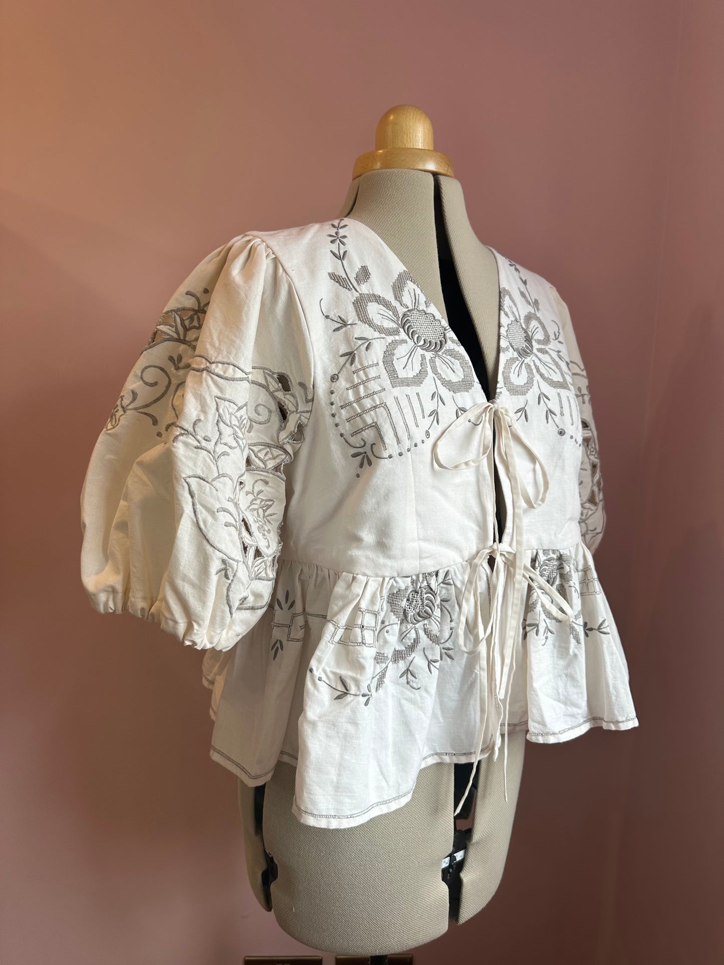 Neutral Embroiered Tie Front Top Size 3 (UK 14-16)