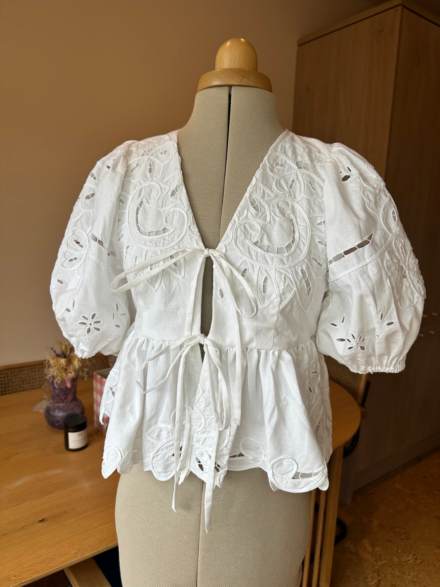 Embroidered White Tie Front Top Size Size 1 (UK 6-8)
