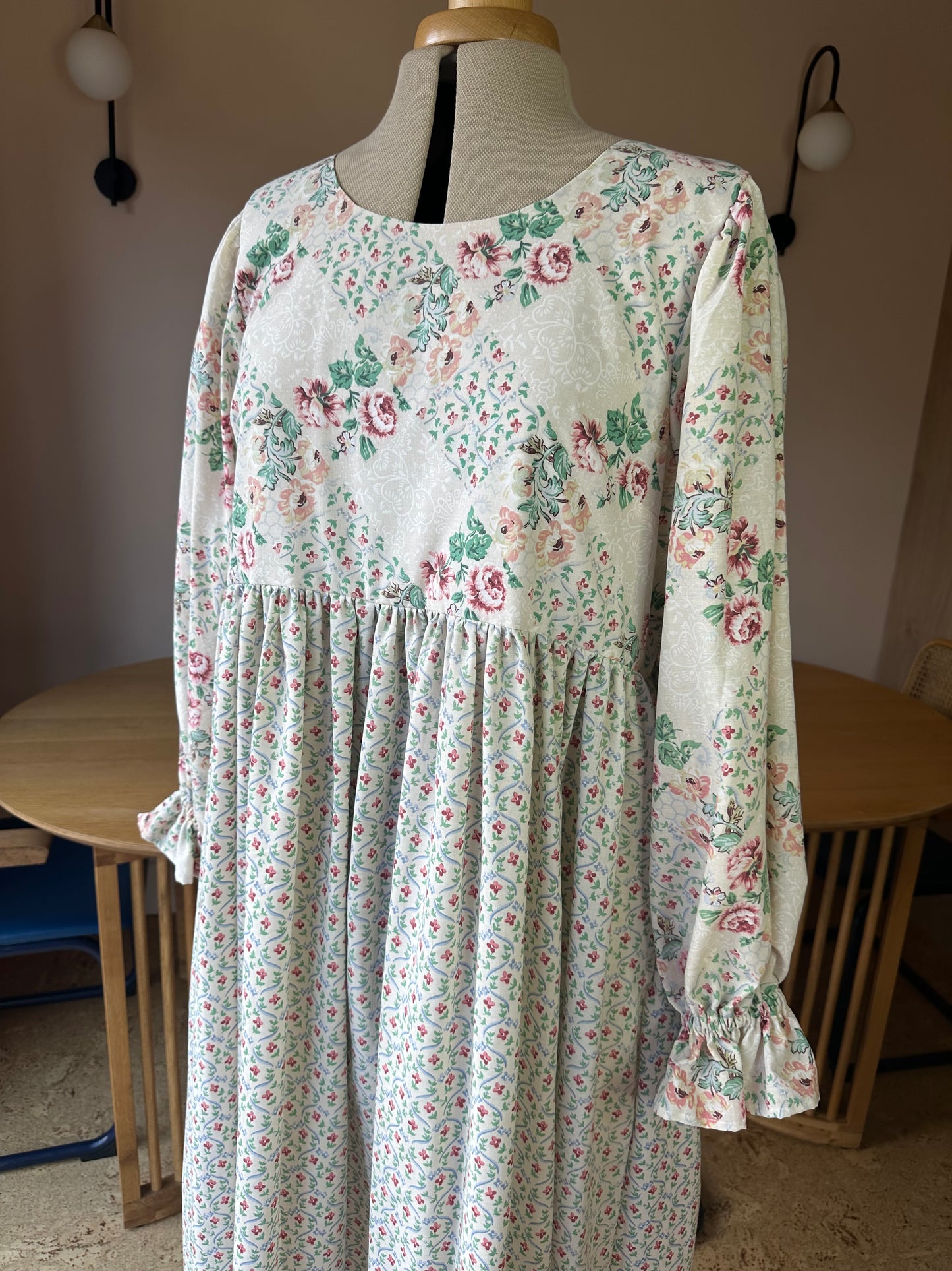 SAMPLE SALE 60% Off - Green Floral Carrie-Ann Dress Size 3 (UK 14-16)
