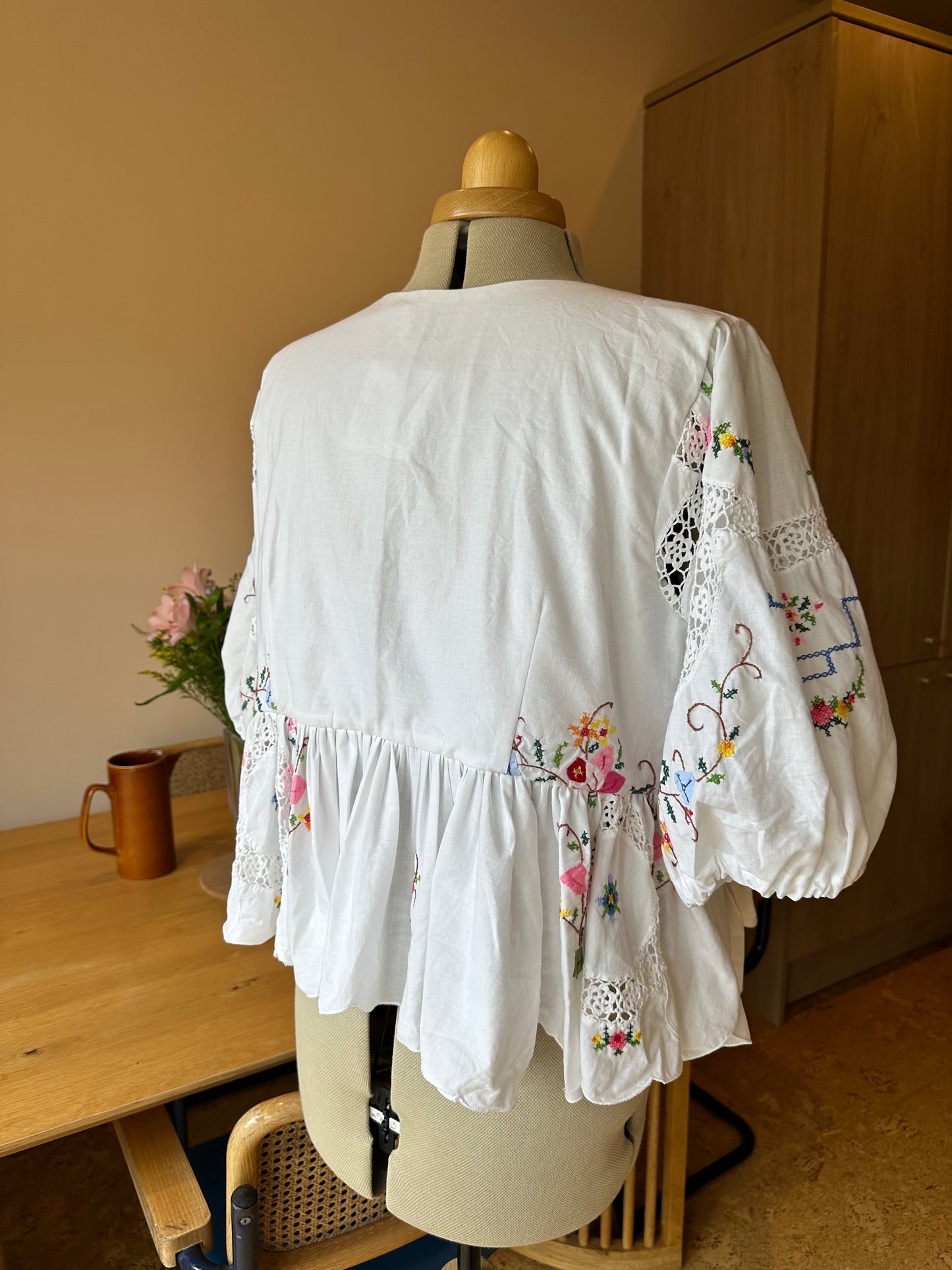 Mixed Embroidery Tie Front Top Size 4 (UK 18-20)