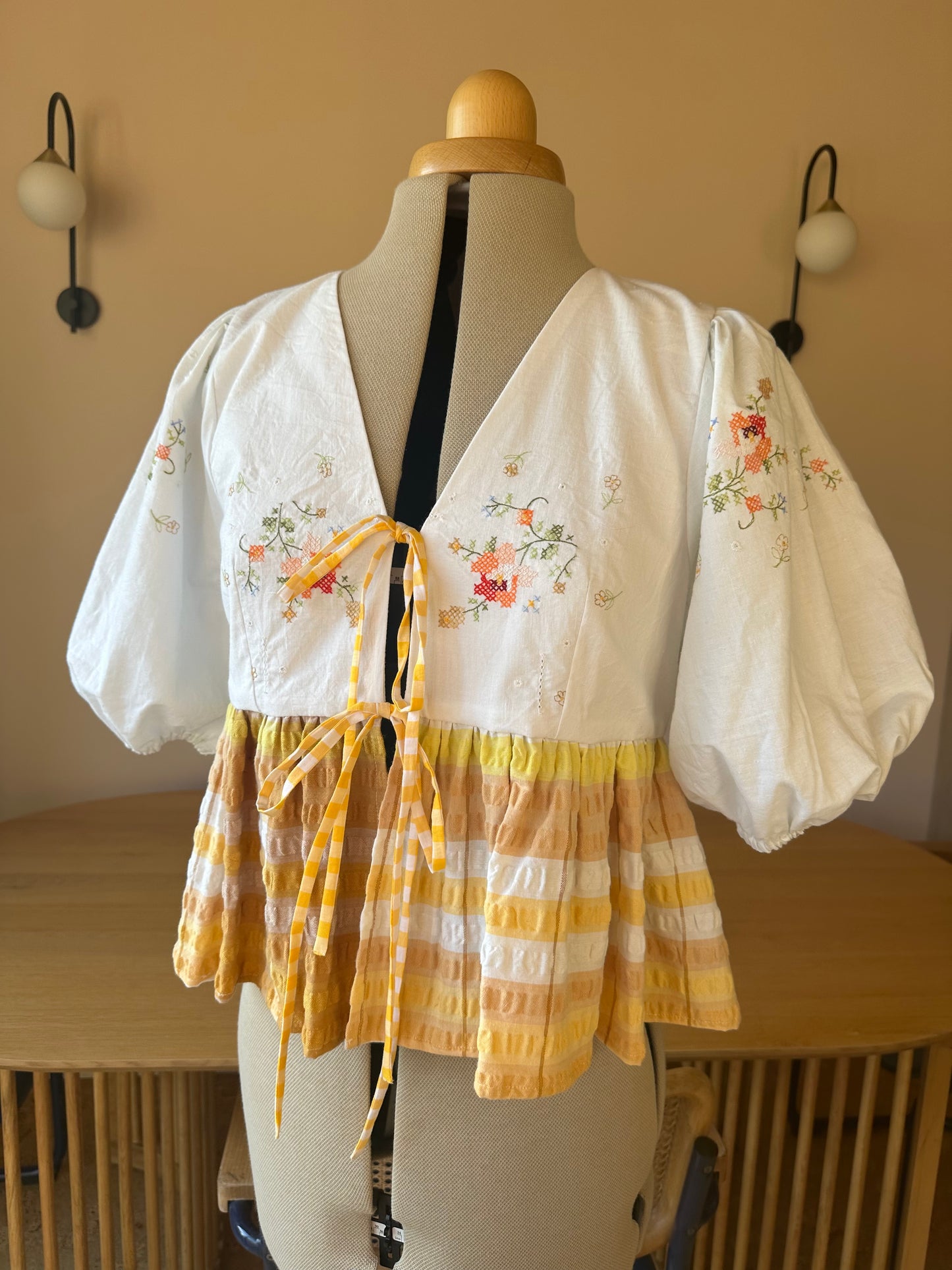 Embroidered White/Yellow Tie Front Top Size 2 (UK 10-12)