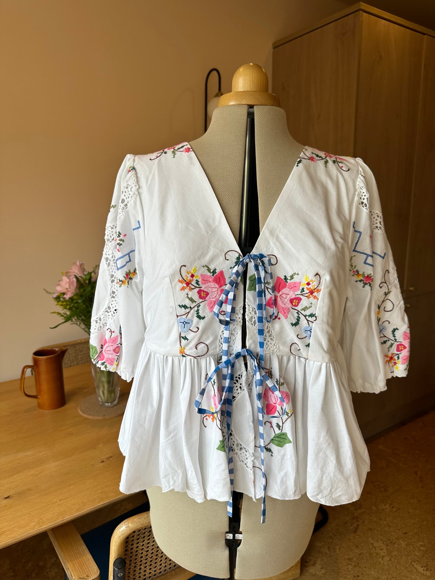 Bright Embroidered Tie Front Top Size 3 (UK 14-16)