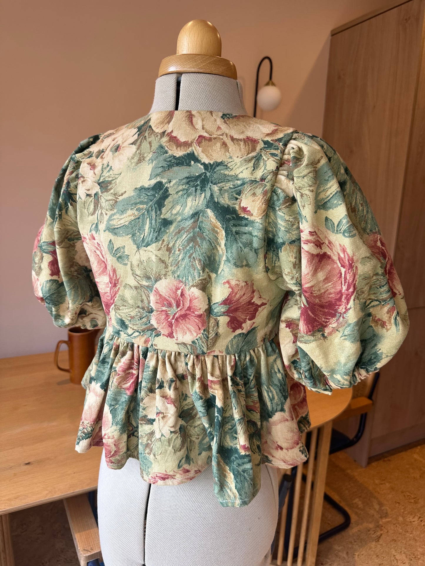 Vintage Floral Tie Front Top Size 1 (UK 6-8)