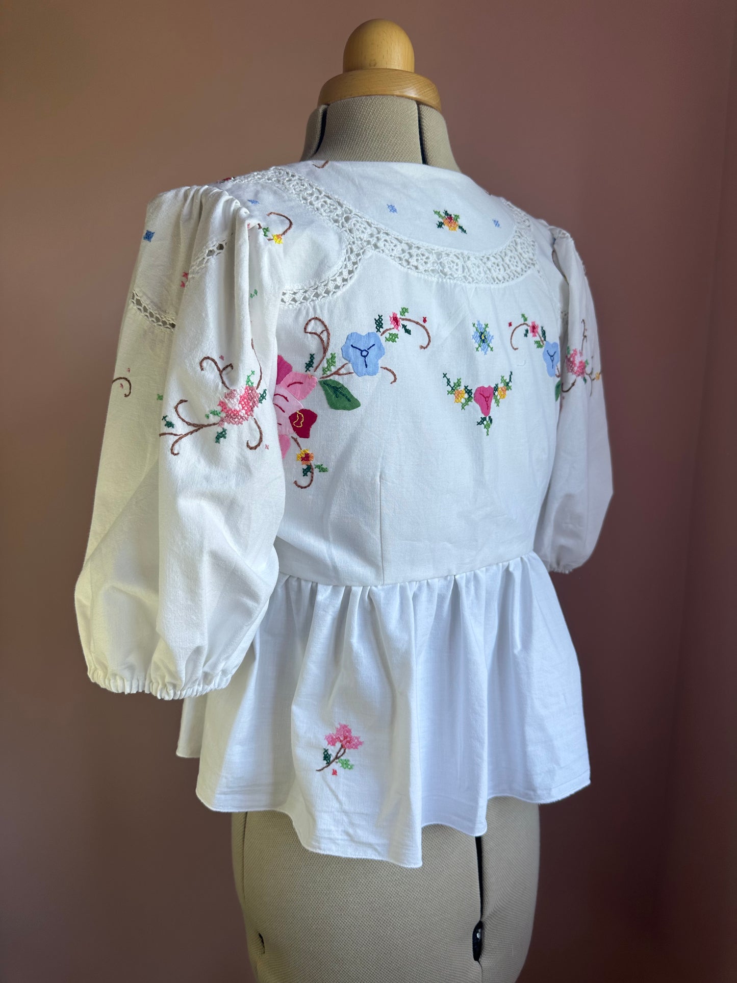White Embroidered Tie Front Top Size 2 (UK 10-12)