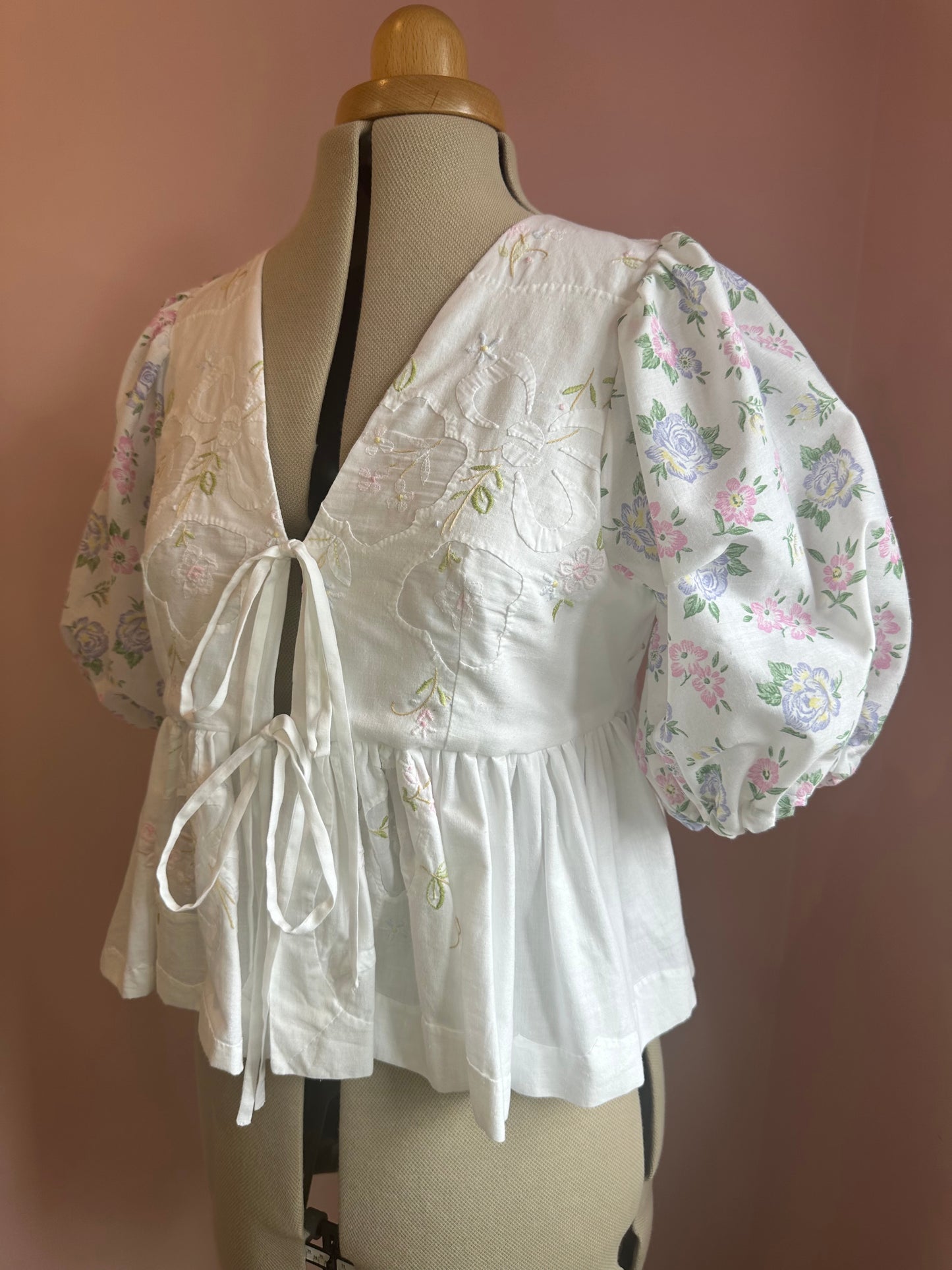Embroidered White Floral Tie Front Top Size 2 (UK 10-12)