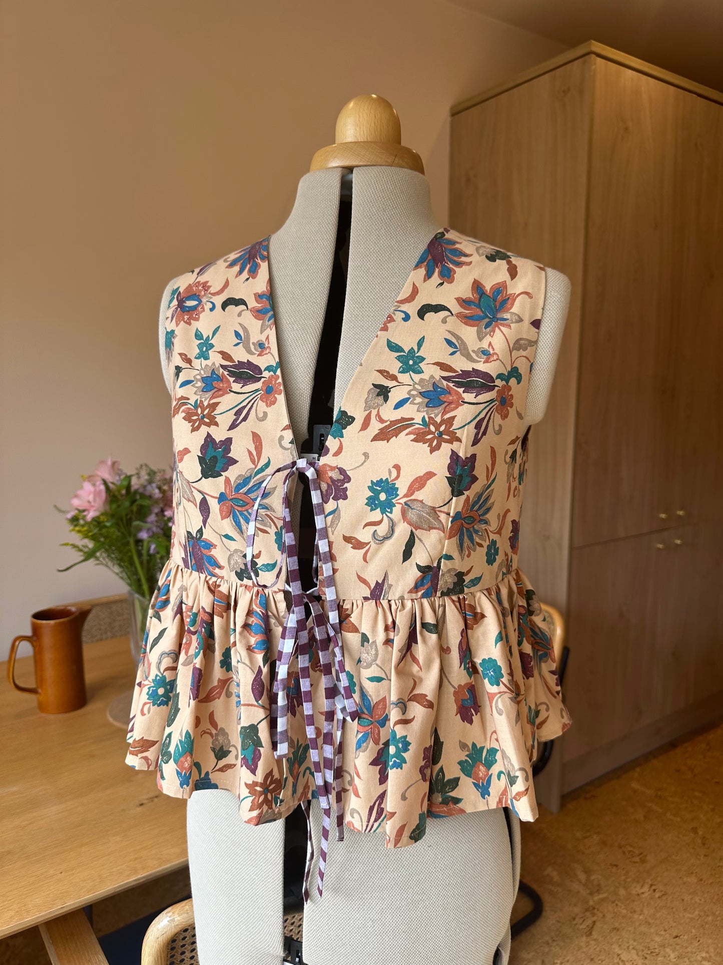 Brown Floral Printed Sleeveless Tie Front Top Size 2 (UK 10-12)