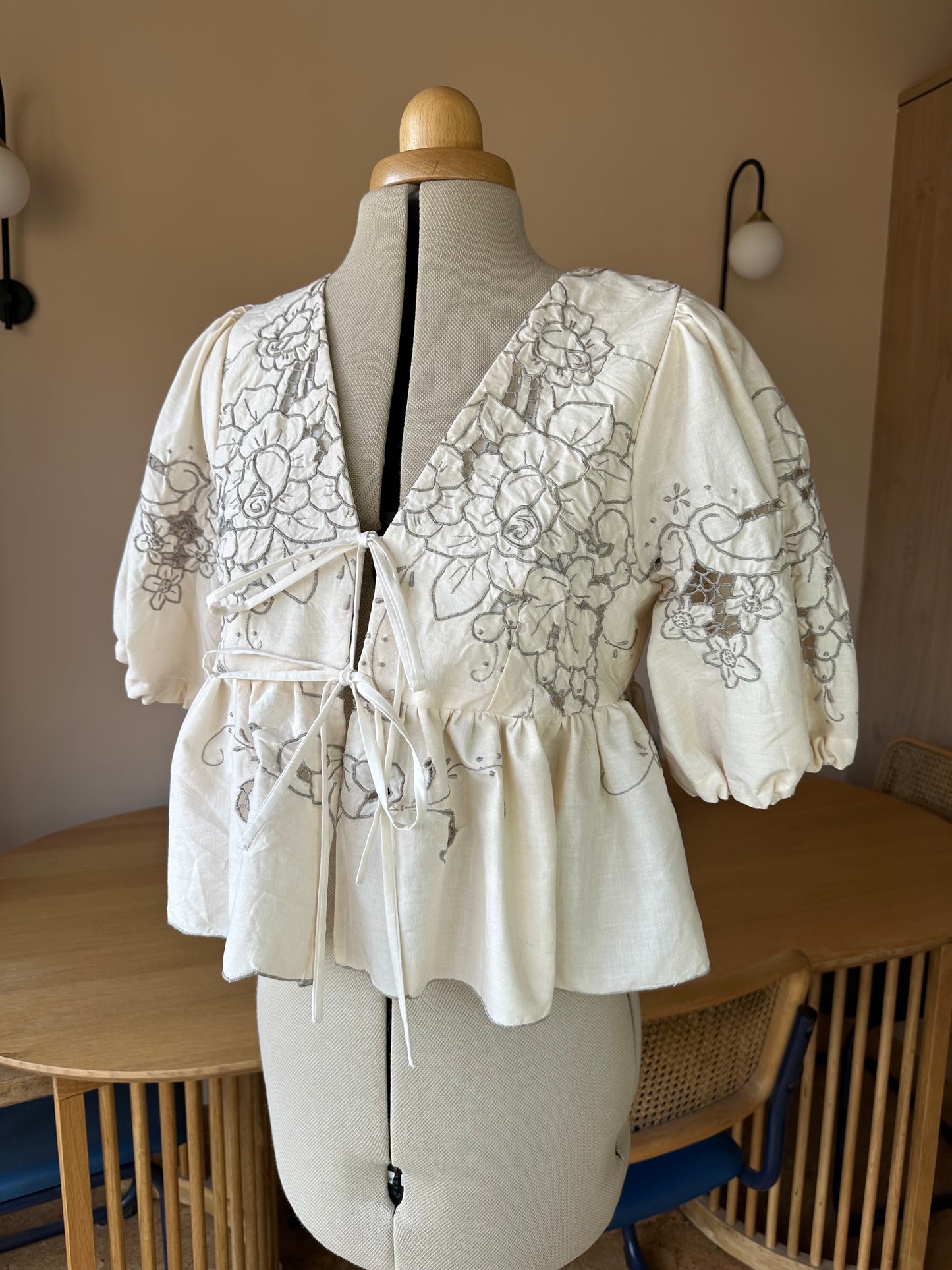 Cream Tie Front Top Size 2 (UK 10-12)