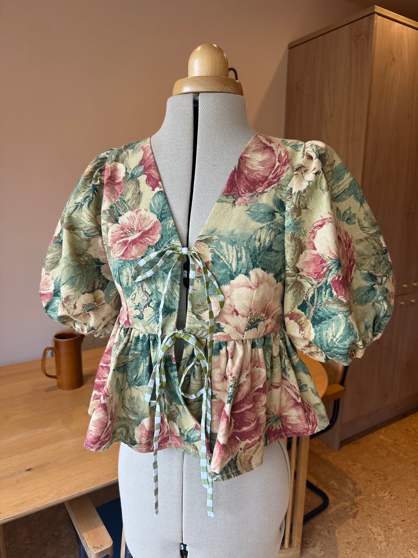 Vintage Floral Tie Front Top Size 1 (UK 6-8)