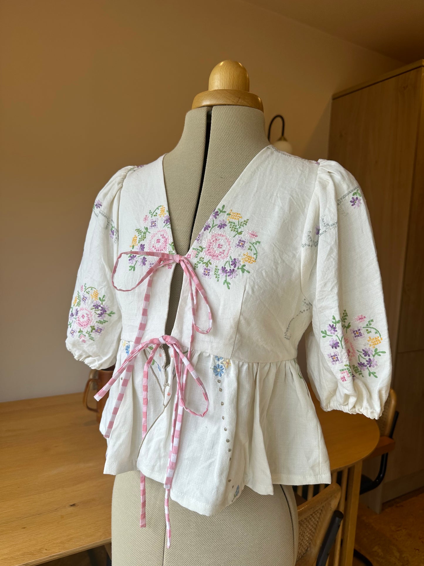 Cream Embroidered Floral Tie Front Top Size 1 (UK 6-8)