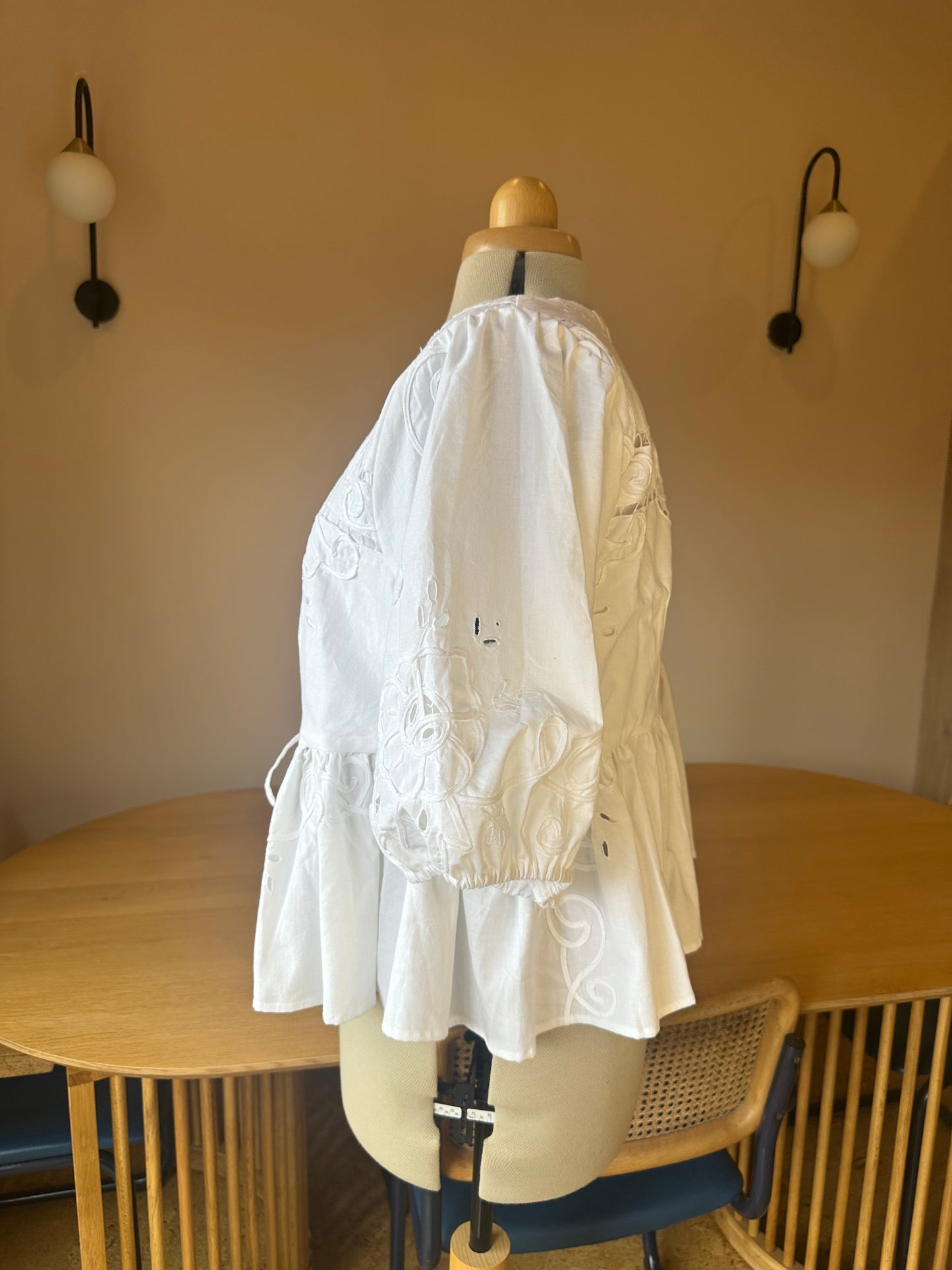 SAMPLE SALE 50% Off - White Applique Tie Front Top Size 4 (UK 18-20)