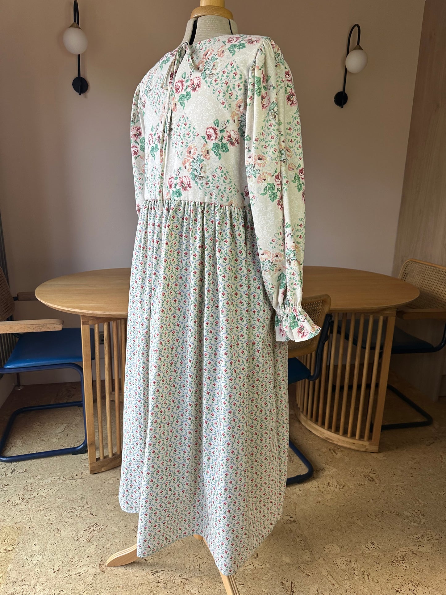 SAMPLE SALE 60% Off - Green Floral Carrie-Ann Dress Size 3 (UK 14-16)