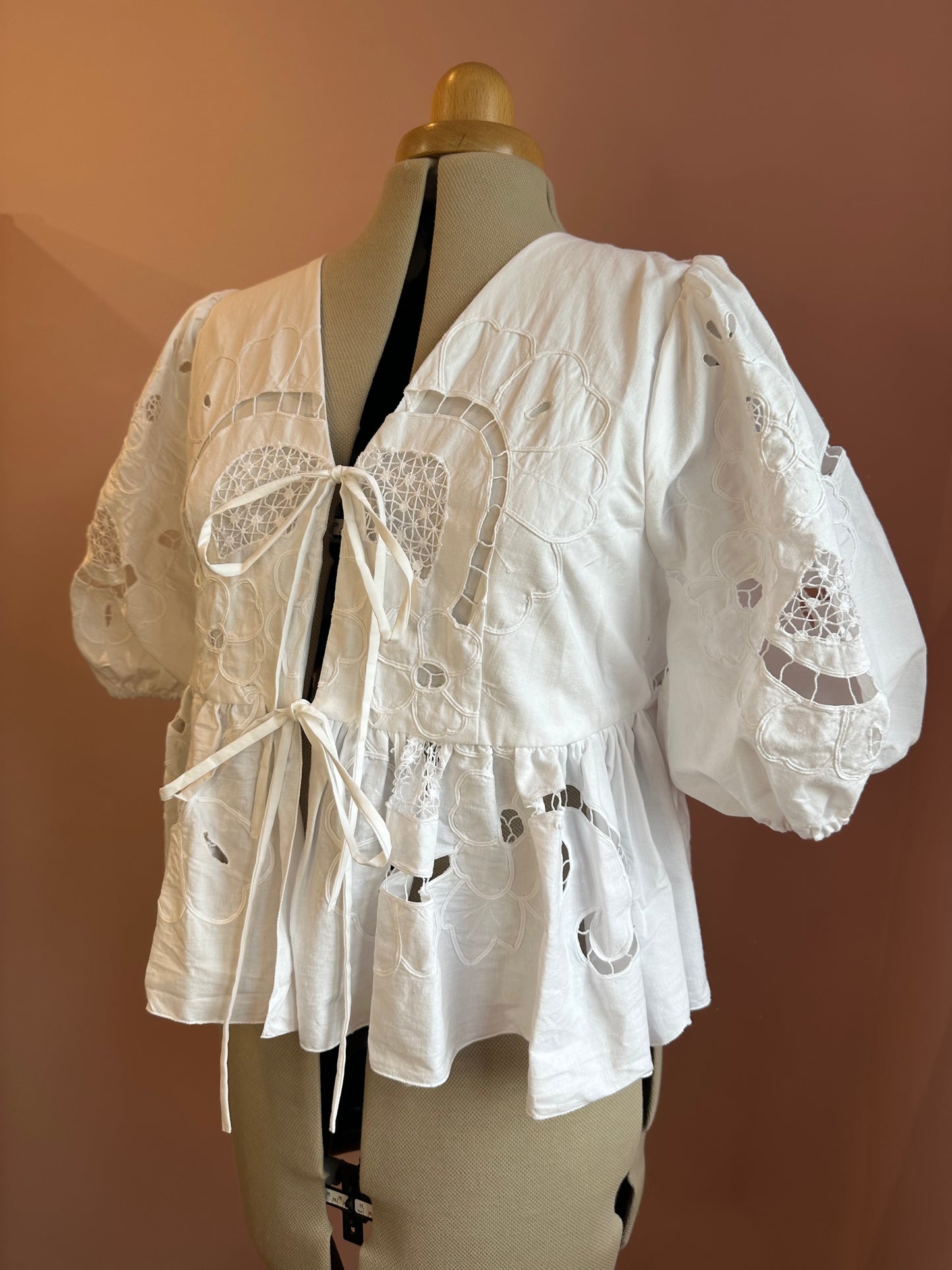 White Embroidered Tie Front Top Size 3 (UK 14-16)