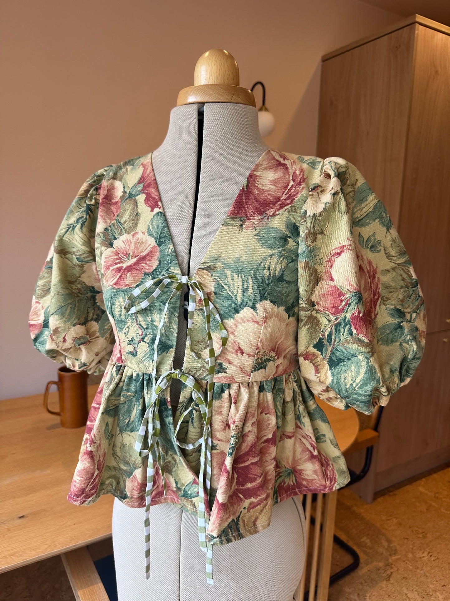 Vintage Floral Tie Front Top Size 1 (UK 6-8)