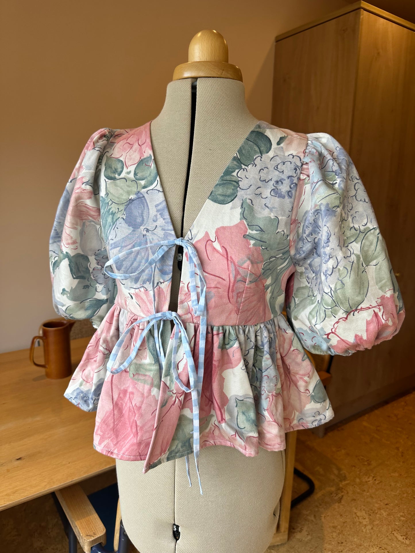 Bright Floral Tie Front Top Size 1 (UK 6-8)