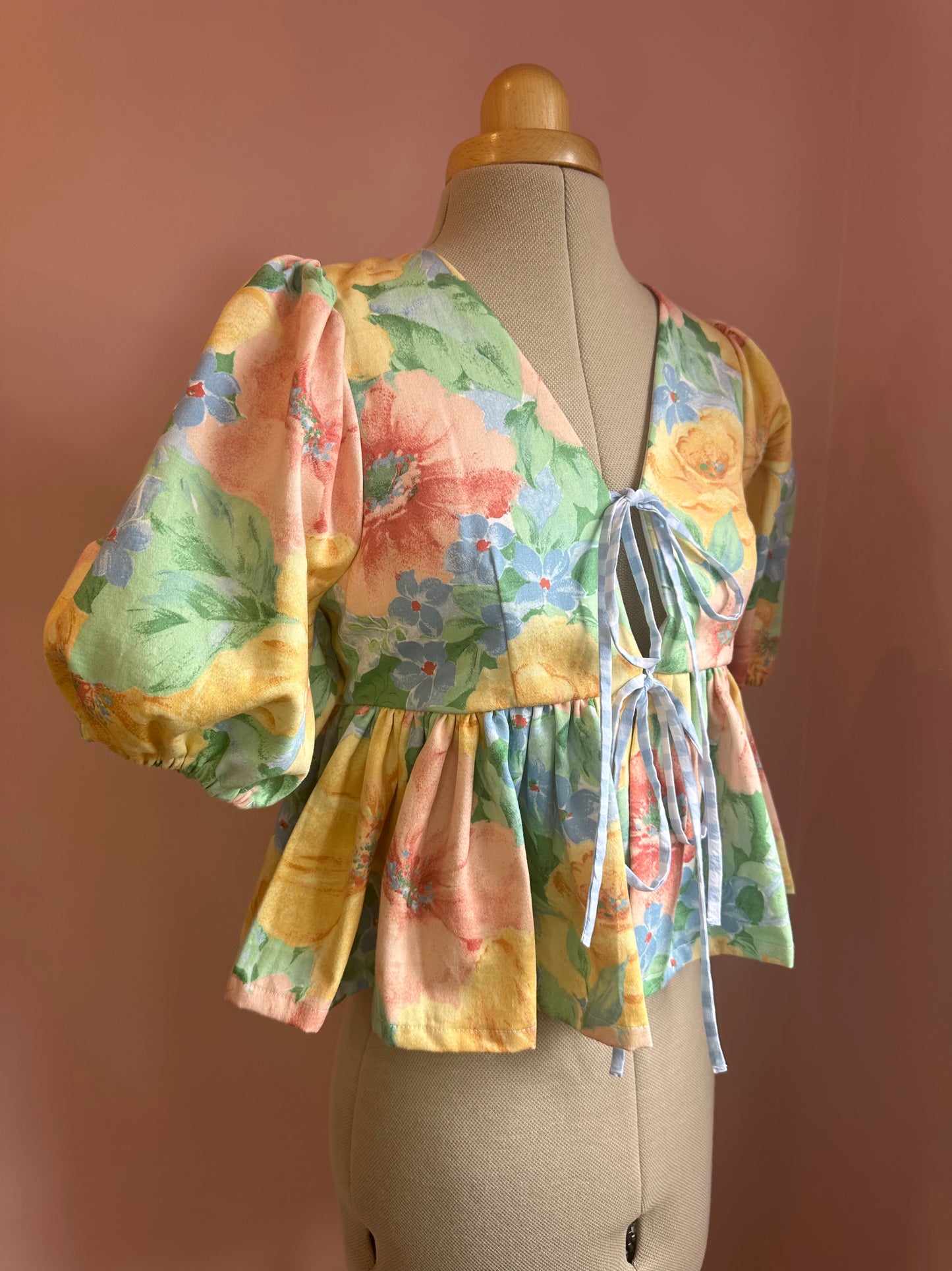 Bright Floral Tie Front Top Size 1 (UK 6-8)