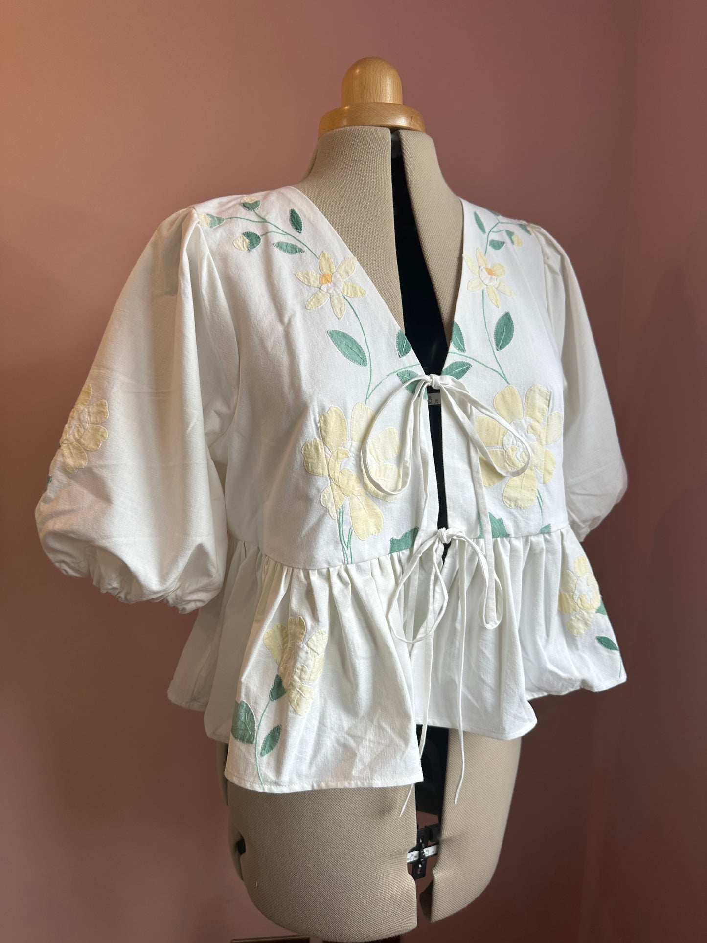 Embroiered Tie Front Top Size 3 (UK 14-16)