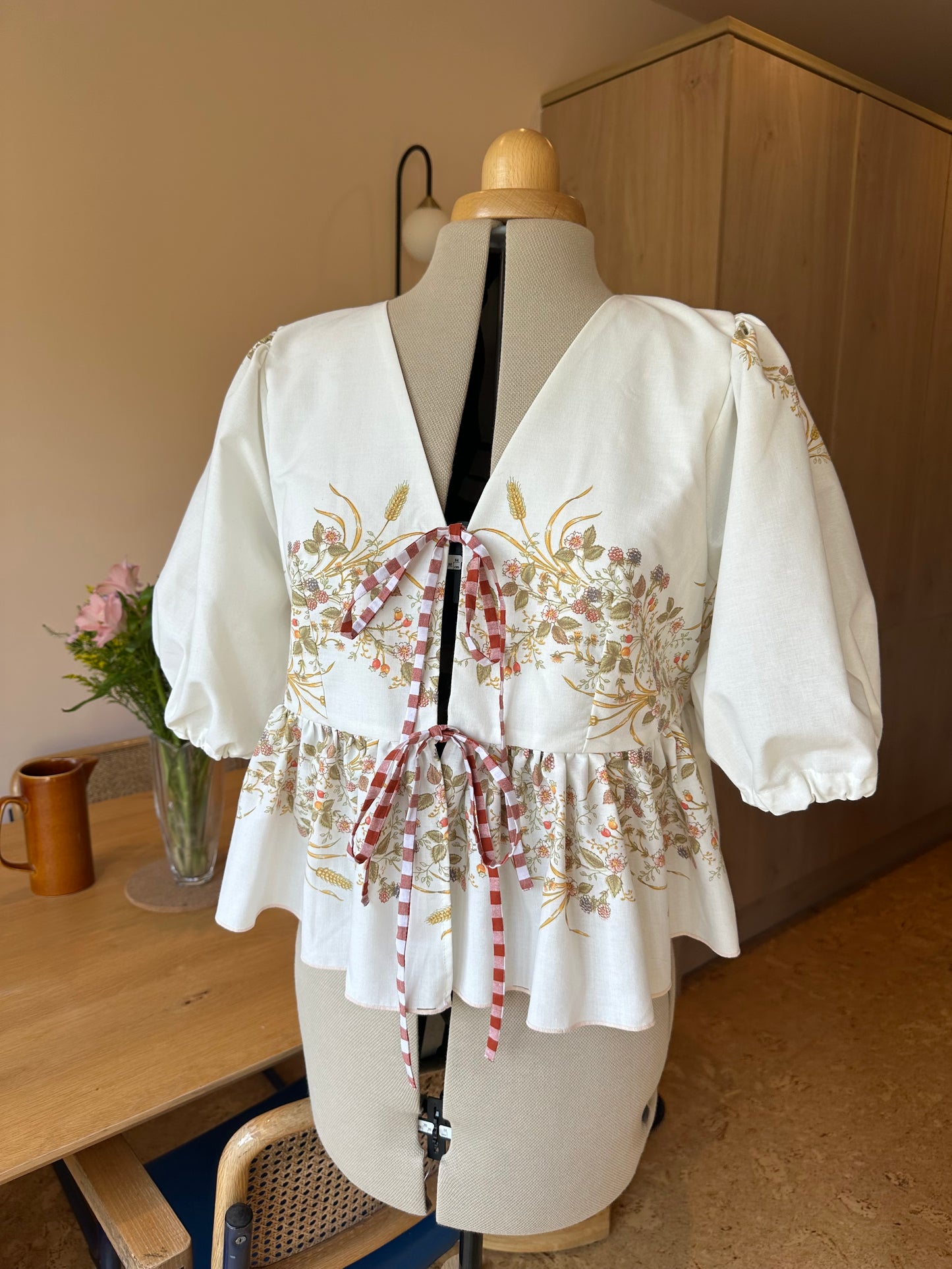 Autumnal Floral Printed Tie Front Top Size 3 (UK 14-16)