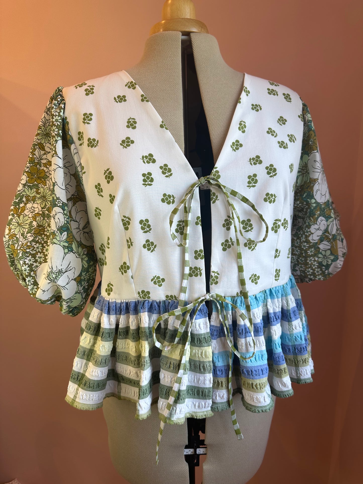 Green and Blue Tie Front Top Size 4 (UK 18-20)
