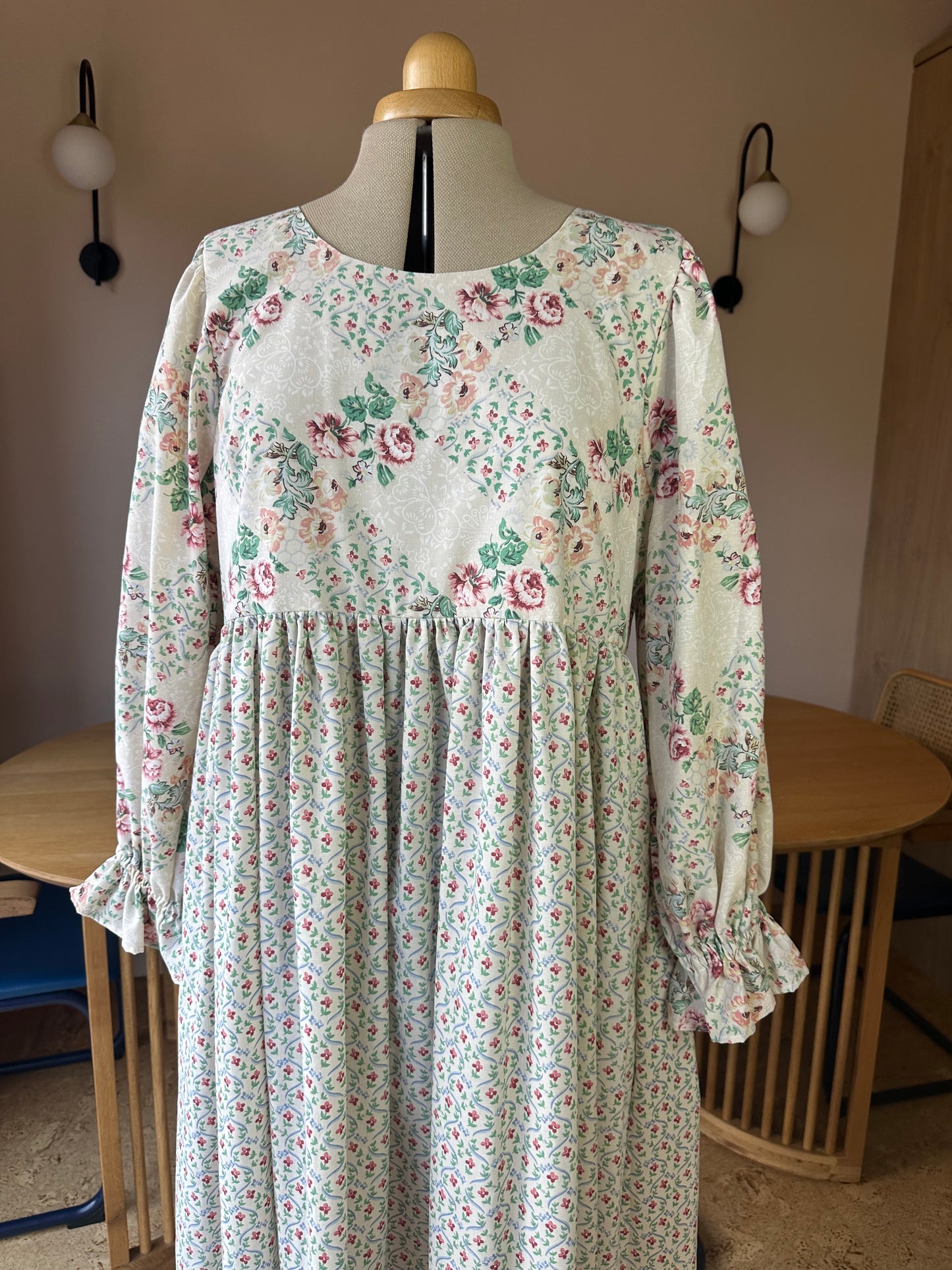 SAMPLE SALE 60% Off - Green Floral Carrie-Ann Dress Size 3 (UK 14-16)