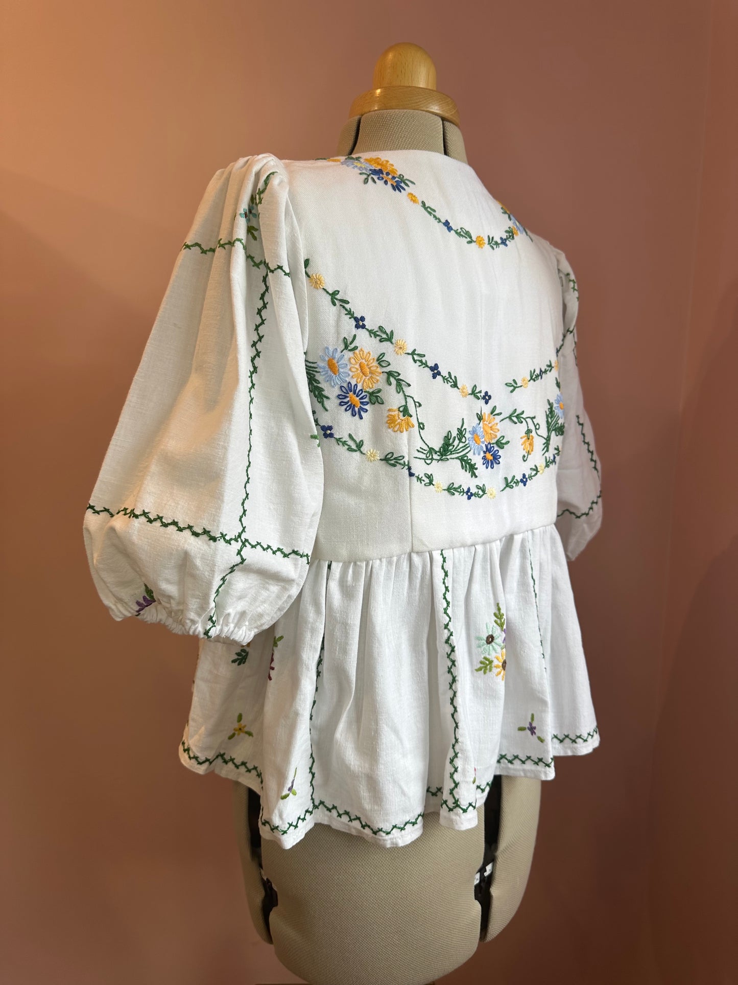 Embroiered Tie Front Top Size 3 (UK 14-16)