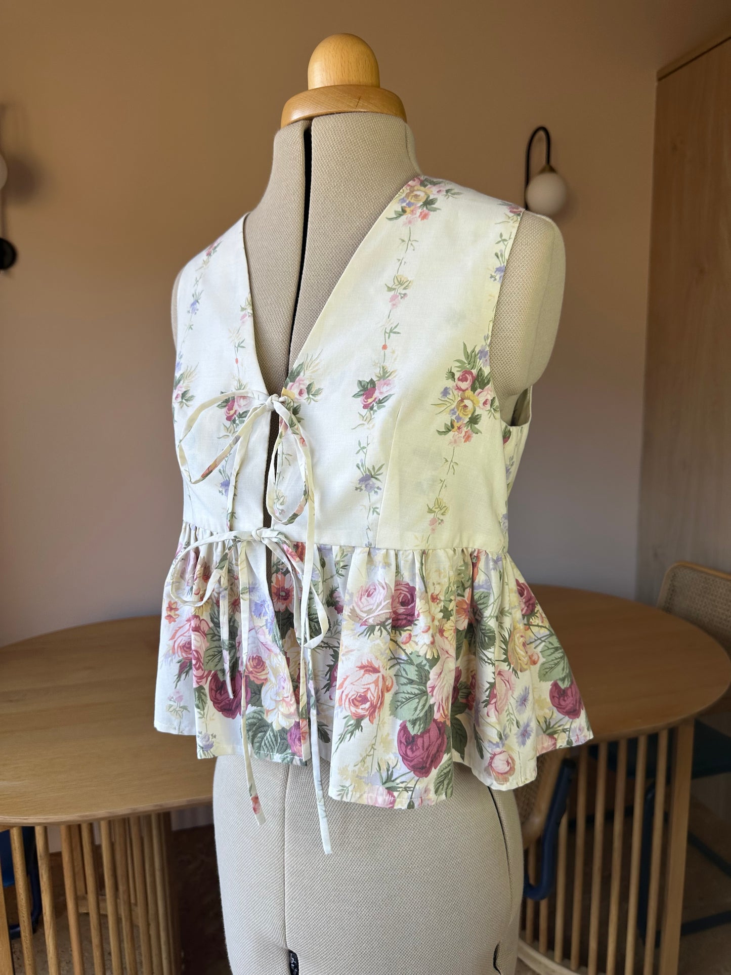 Floral Sleeveless Tie Front Top Size 1 (UK 6-8)