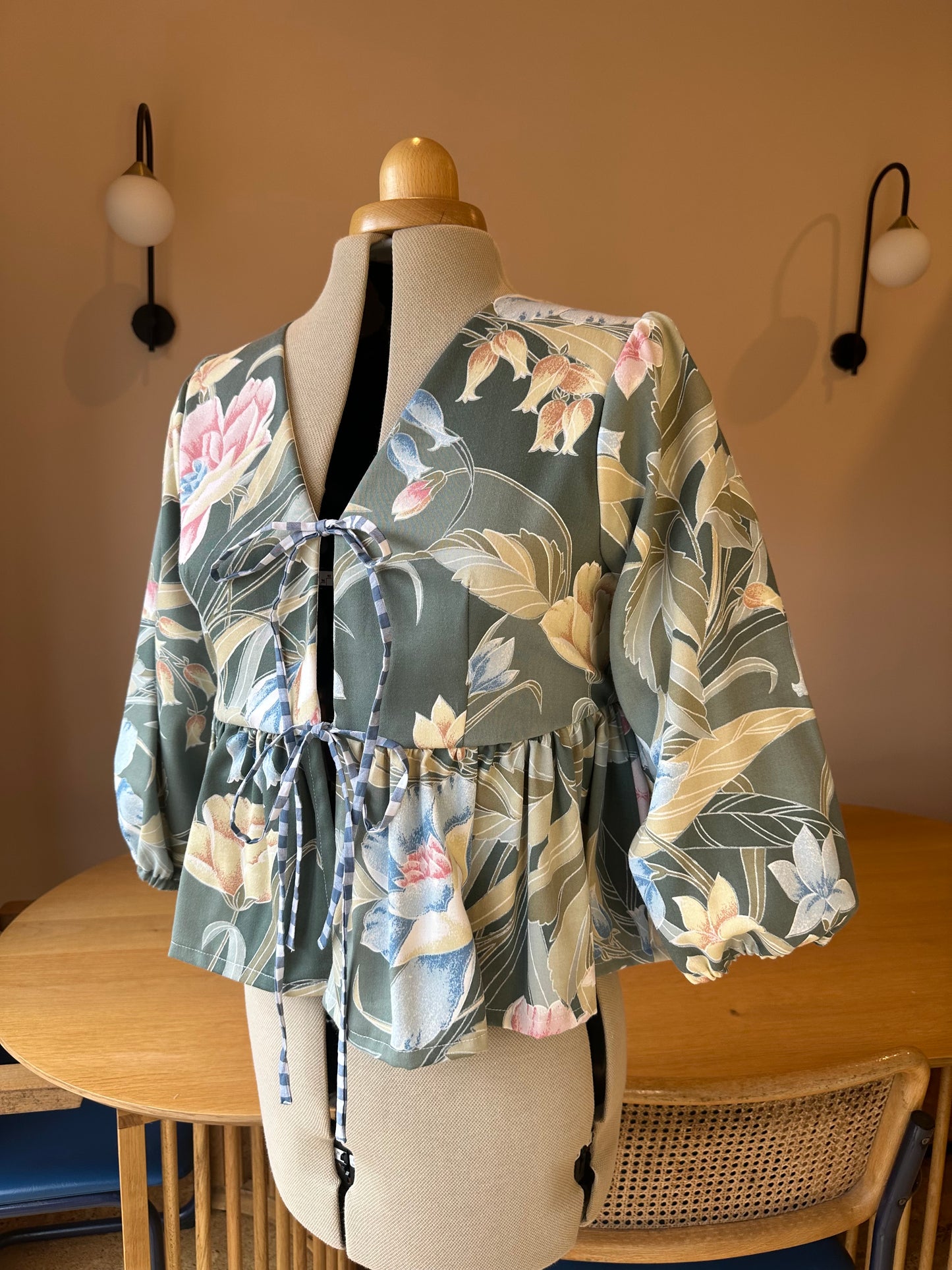 Green Floral Tie Front Top 3/4 Sleeve Size 3 (UK 14-16)