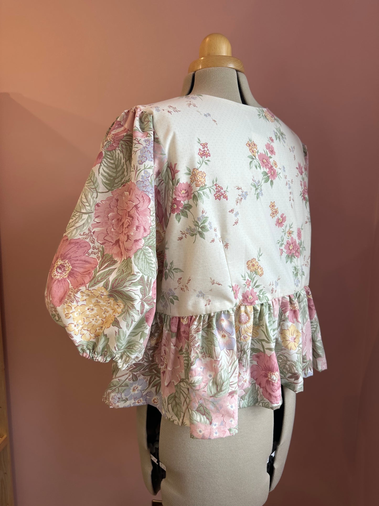 Pink Floral Tie Front Top Size 4 (UK 18-20)