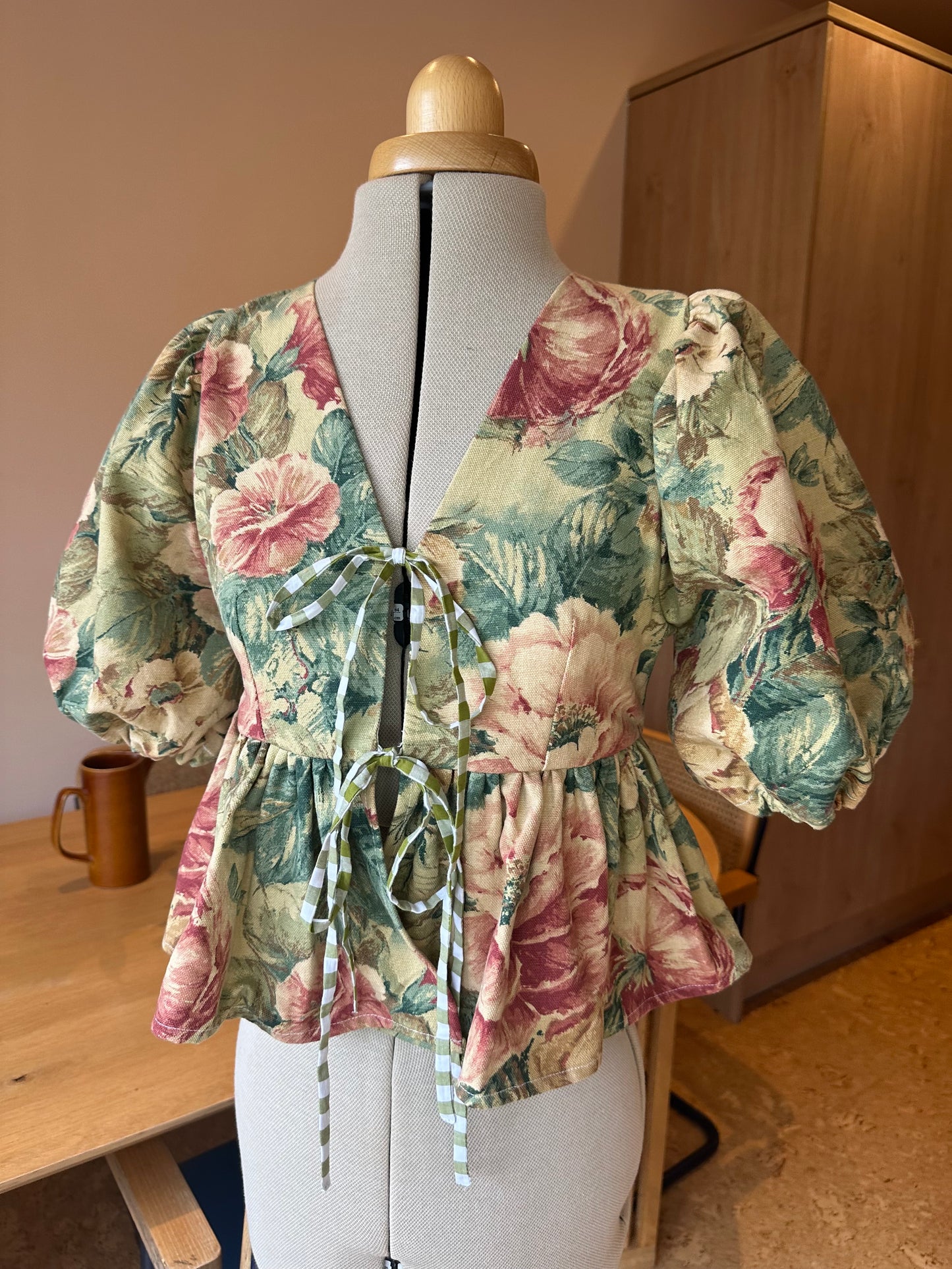 Vintage Floral Tie Front Top Size 1 (UK 6-8)