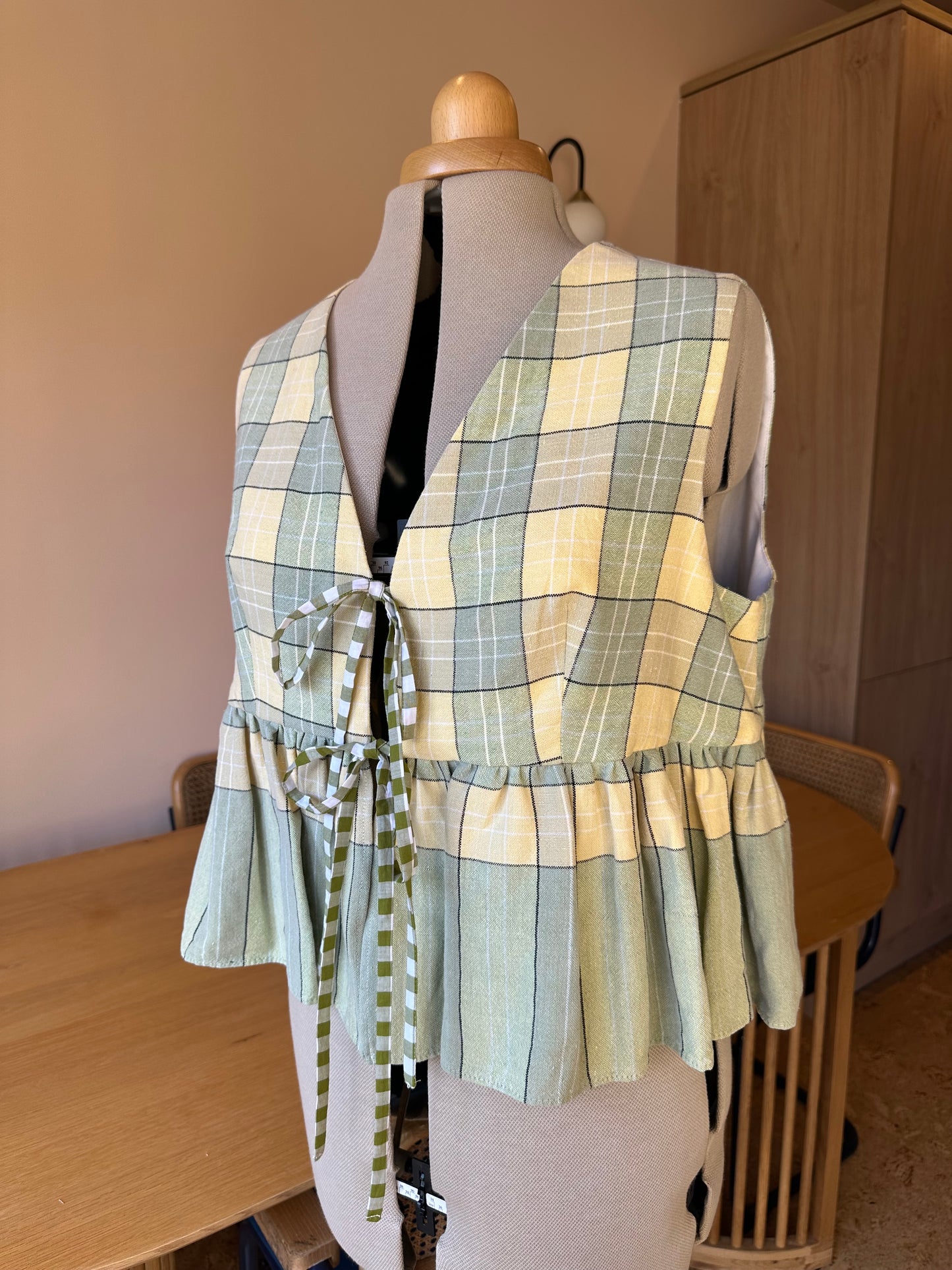 Green Check Sleeveless Tie Front Top Size 3 (UK 14-16)