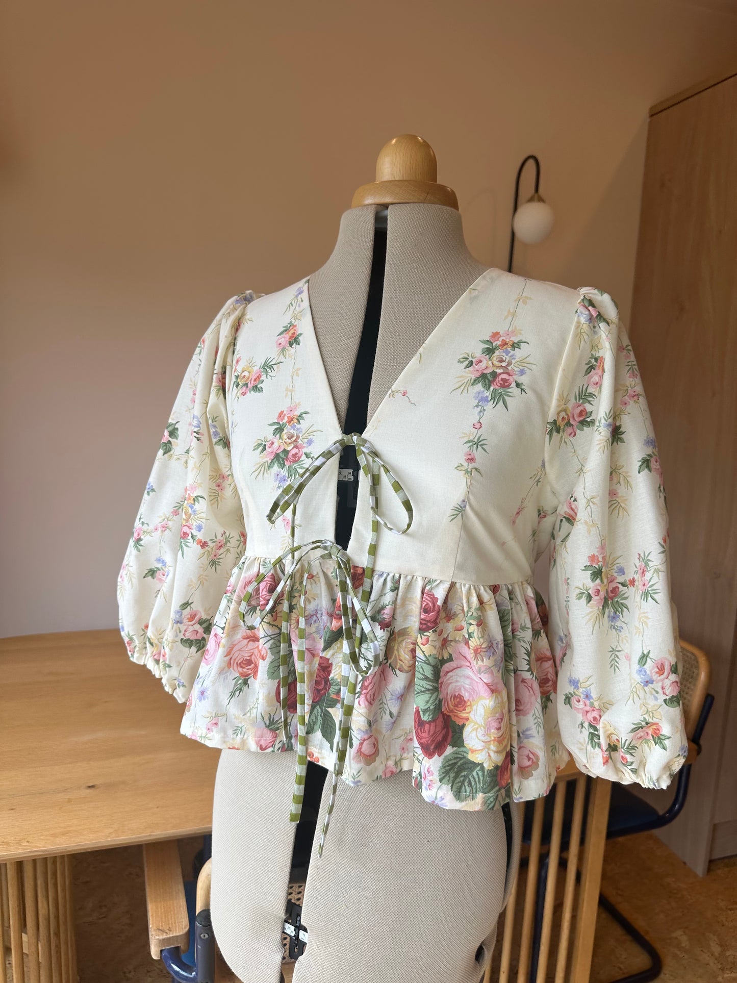 Vintage Floral Tie Front Top 3/4 Sleeve Size 2 (UK 10-12)