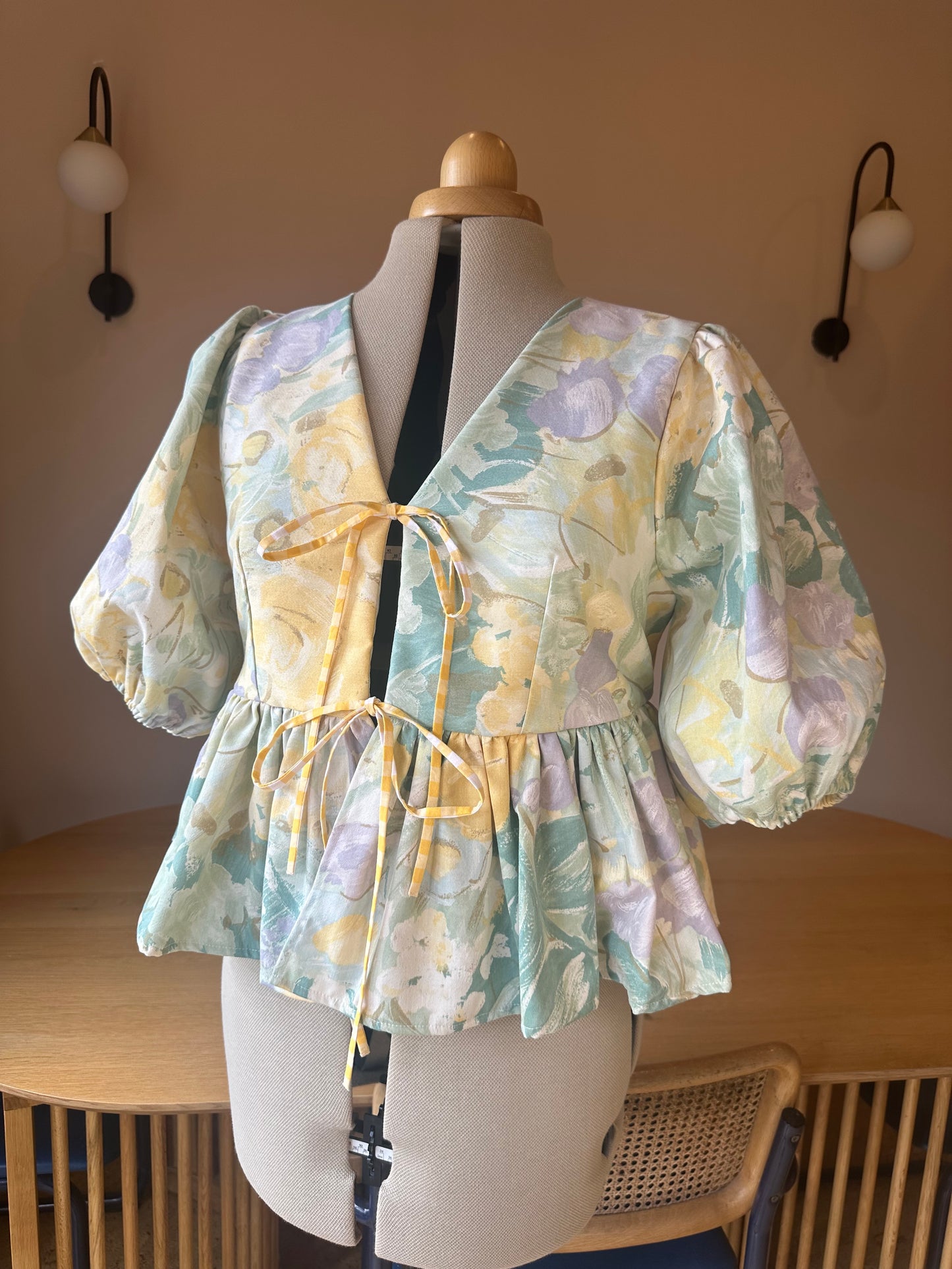 Abstract Floral Print Tie Front Top Size 3 (UK 14-16)