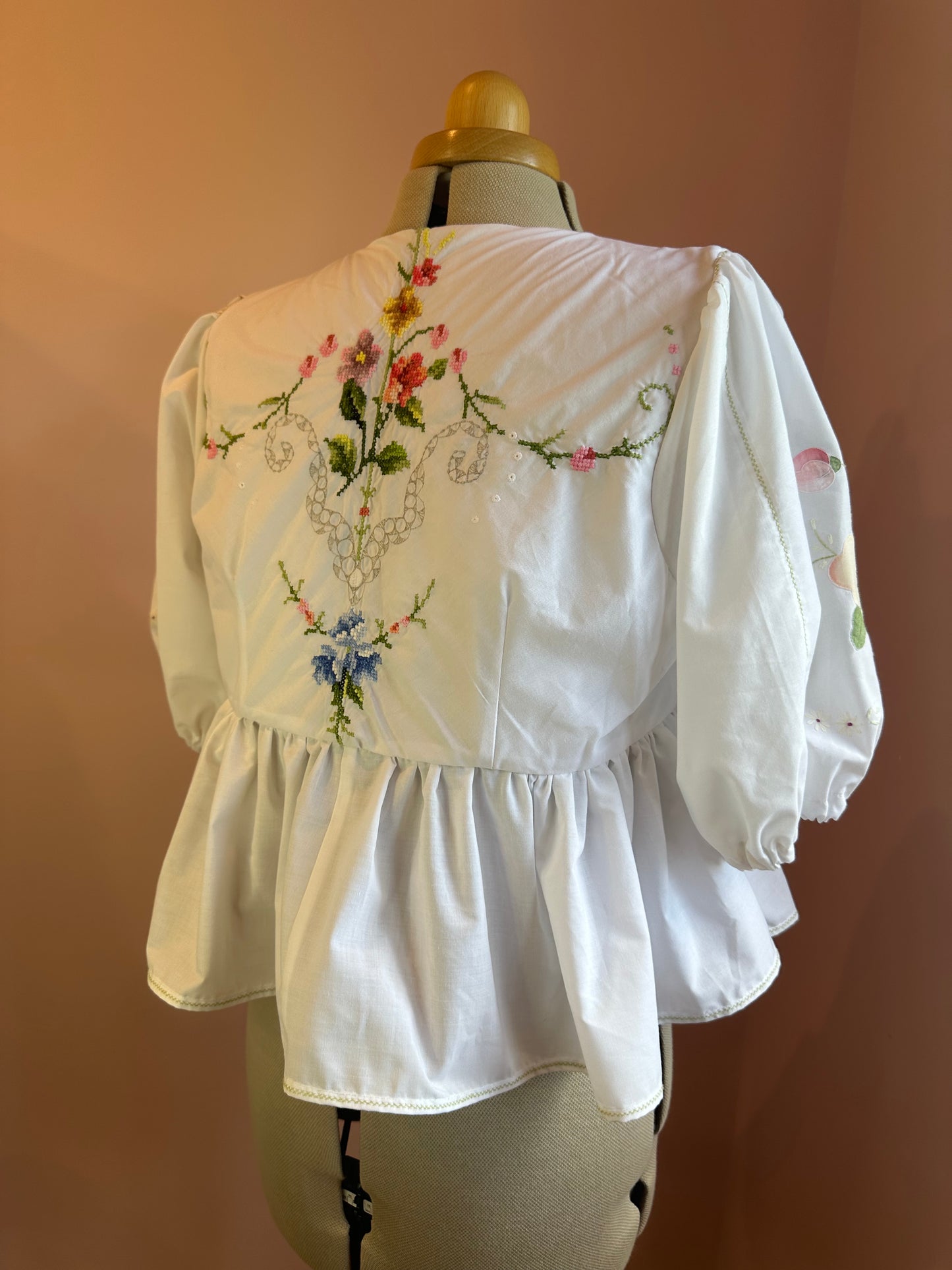 White Embroidered Tie Front Top Size 3 (UK 14-16)