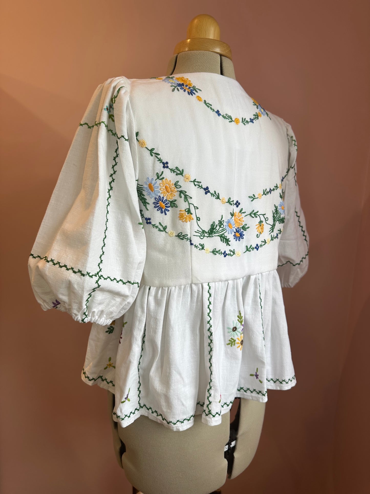 Embroiered Tie Front Top Size 3 (UK 14-16)