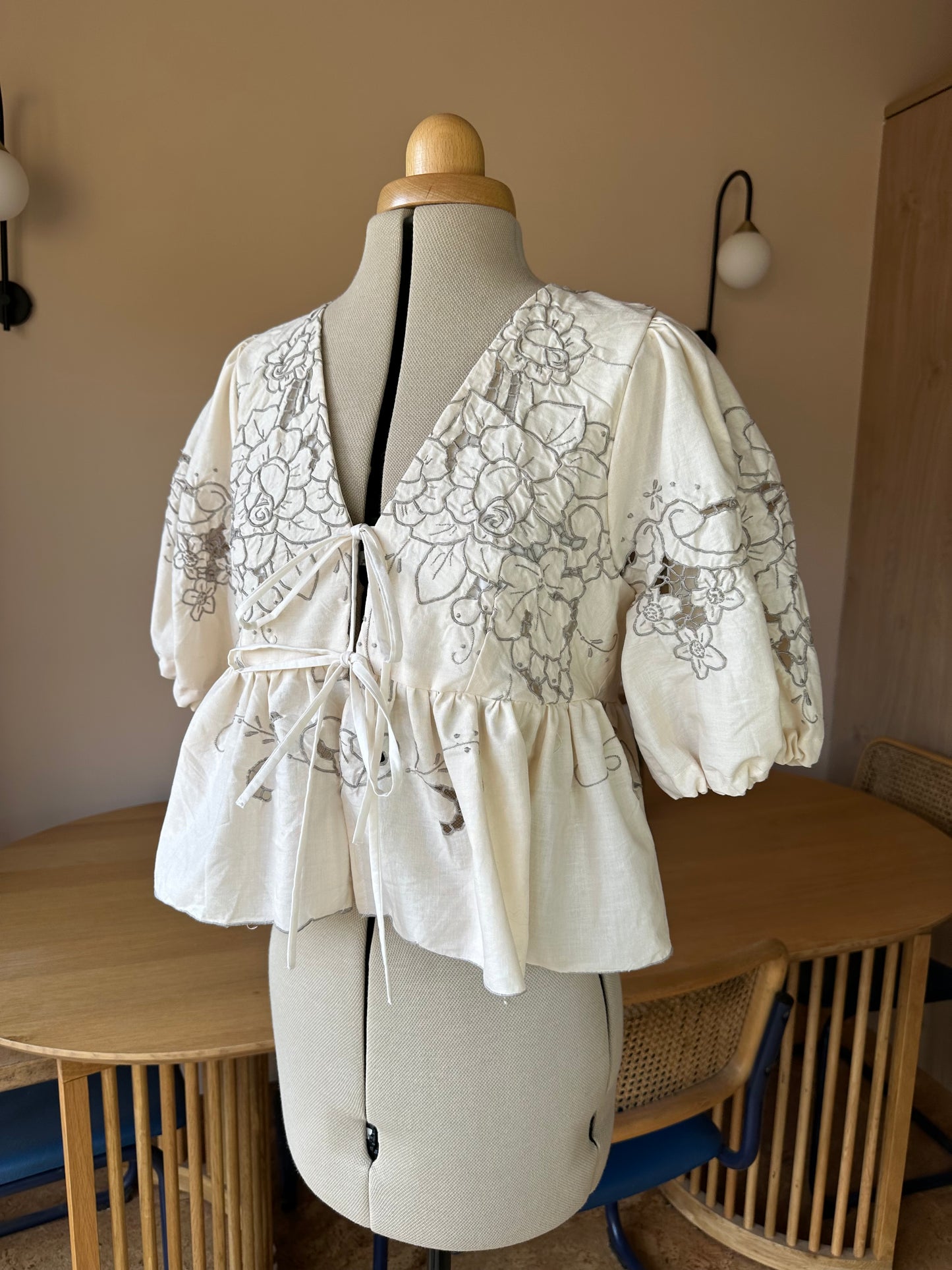 Cream Tie Front Top Size 2 (UK 10-12)