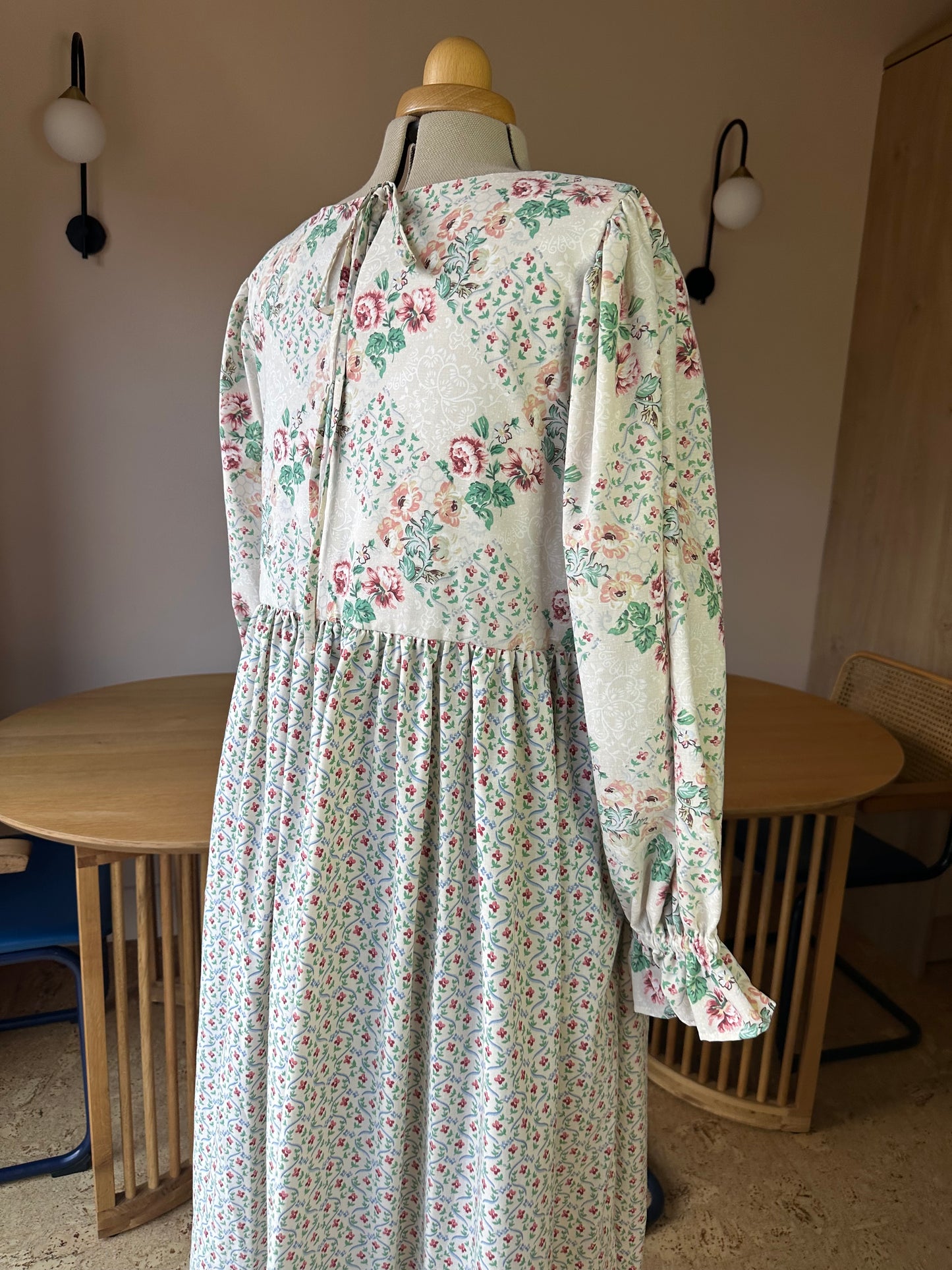 SAMPLE SALE 60% Off - Green Floral Carrie-Ann Dress Size 3 (UK 14-16)
