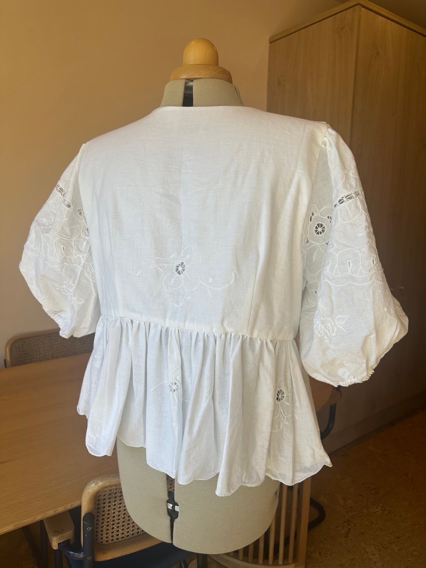 White Embroidered Bridal Tie Front Top Size 4 (UK 18-20)