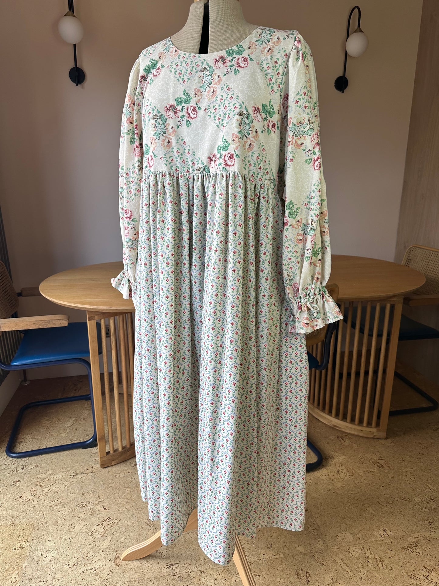 SAMPLE SALE 60% Off - Green Floral Carrie-Ann Dress Size 3 (UK 14-16)