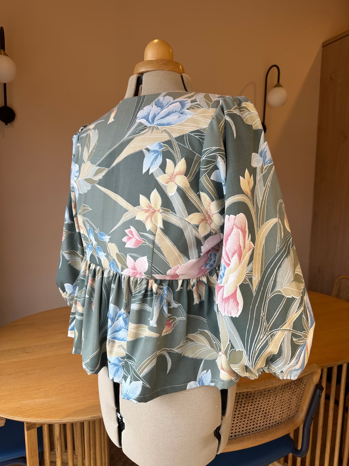 Green Floral Tie Front Top 3/4 Sleeve Size 3 (UK 14-16)