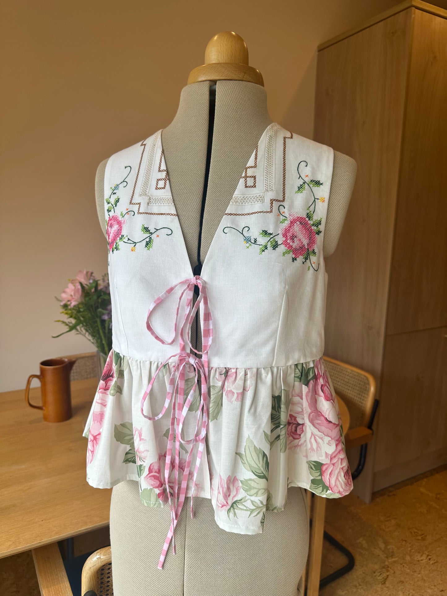 Embroidered and Pink Floral Sleeveless Tie Front Top Size 1 (UK 6-8)