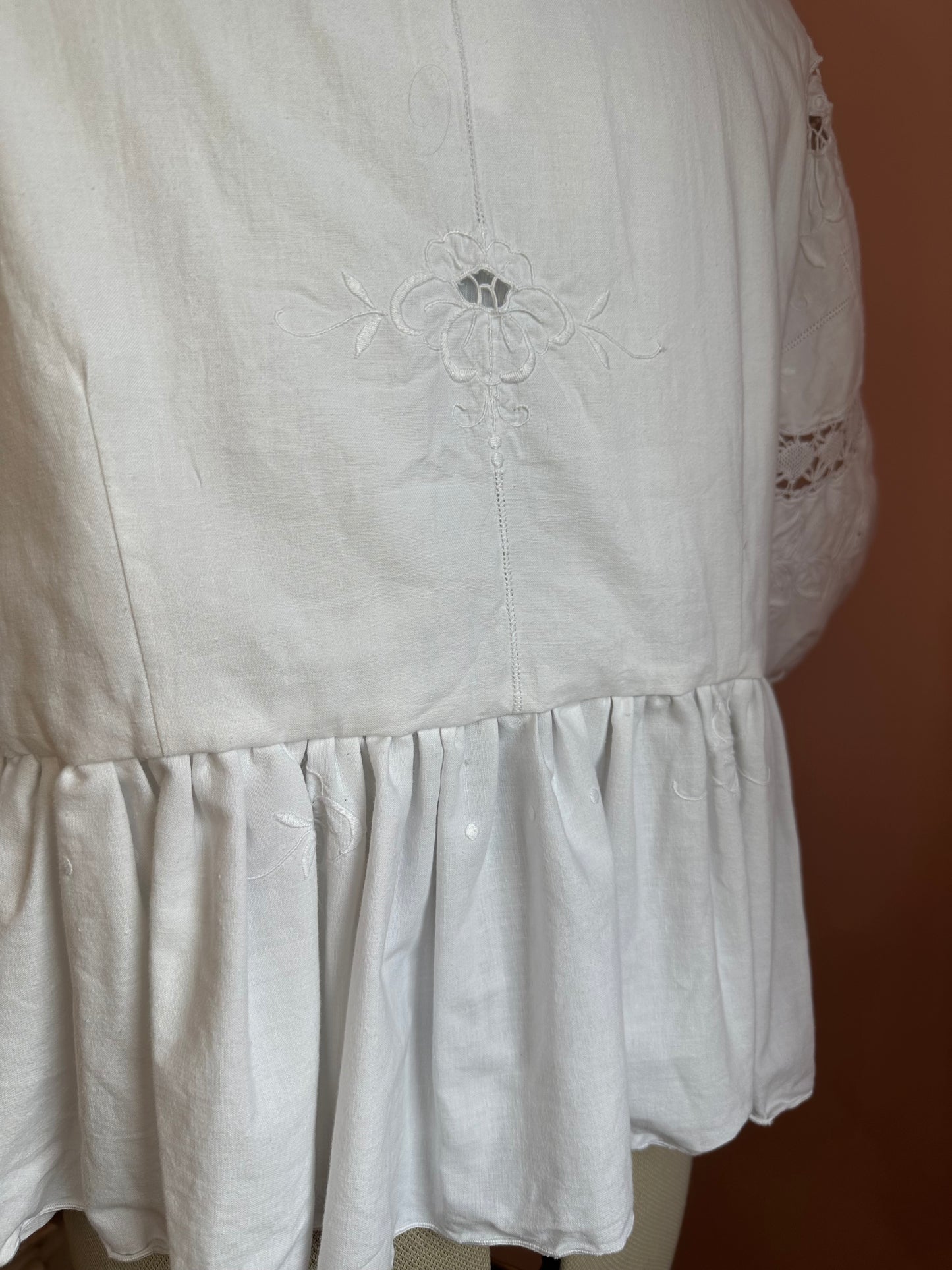 White Embroidered Tie Front Top Size 4 (UK 18-20)