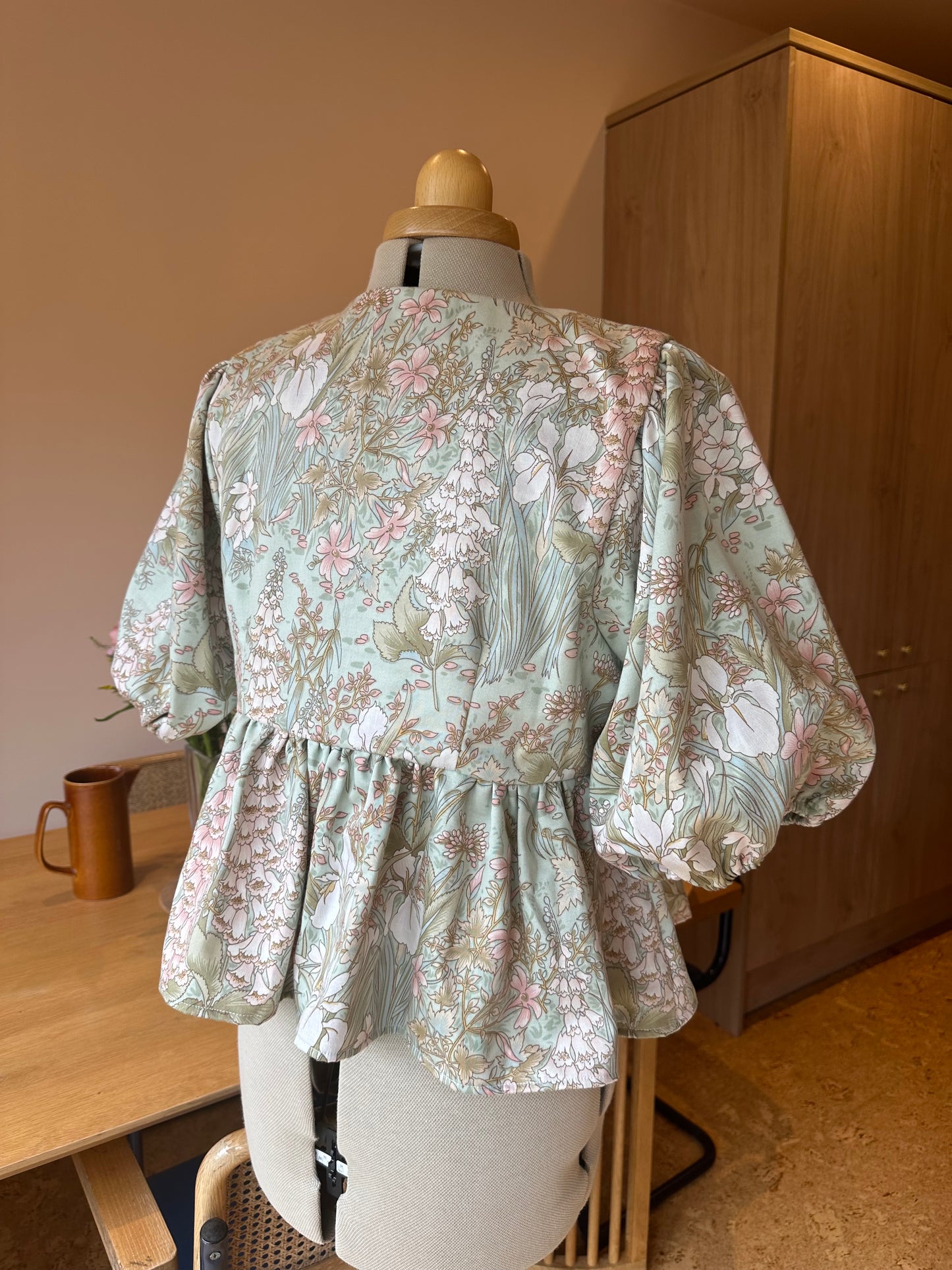 Botanical Floral Tie Front Top Size 3 (UK 14-16)