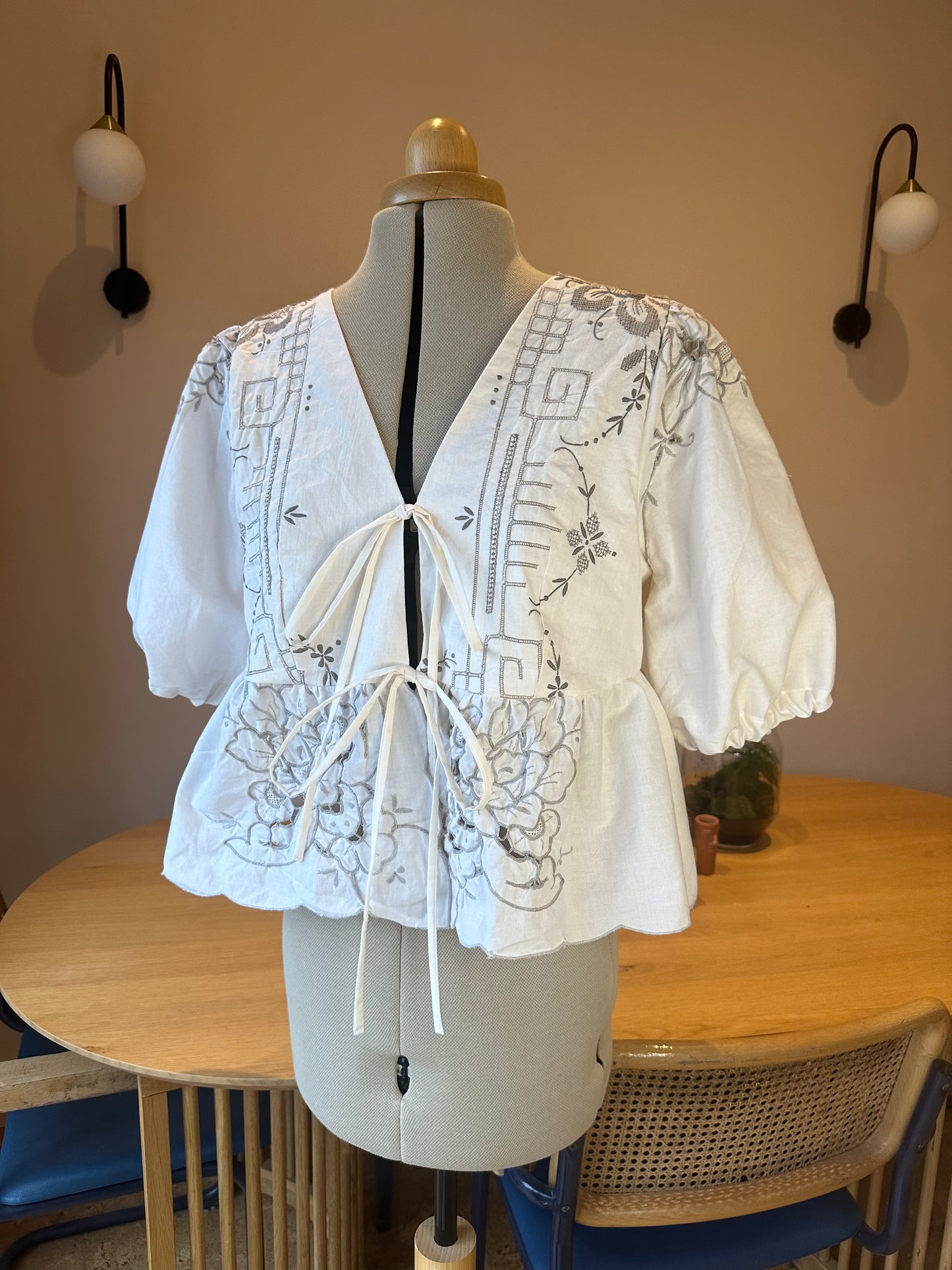 Cream Tie Front Top Size 3 (UK 14-16)