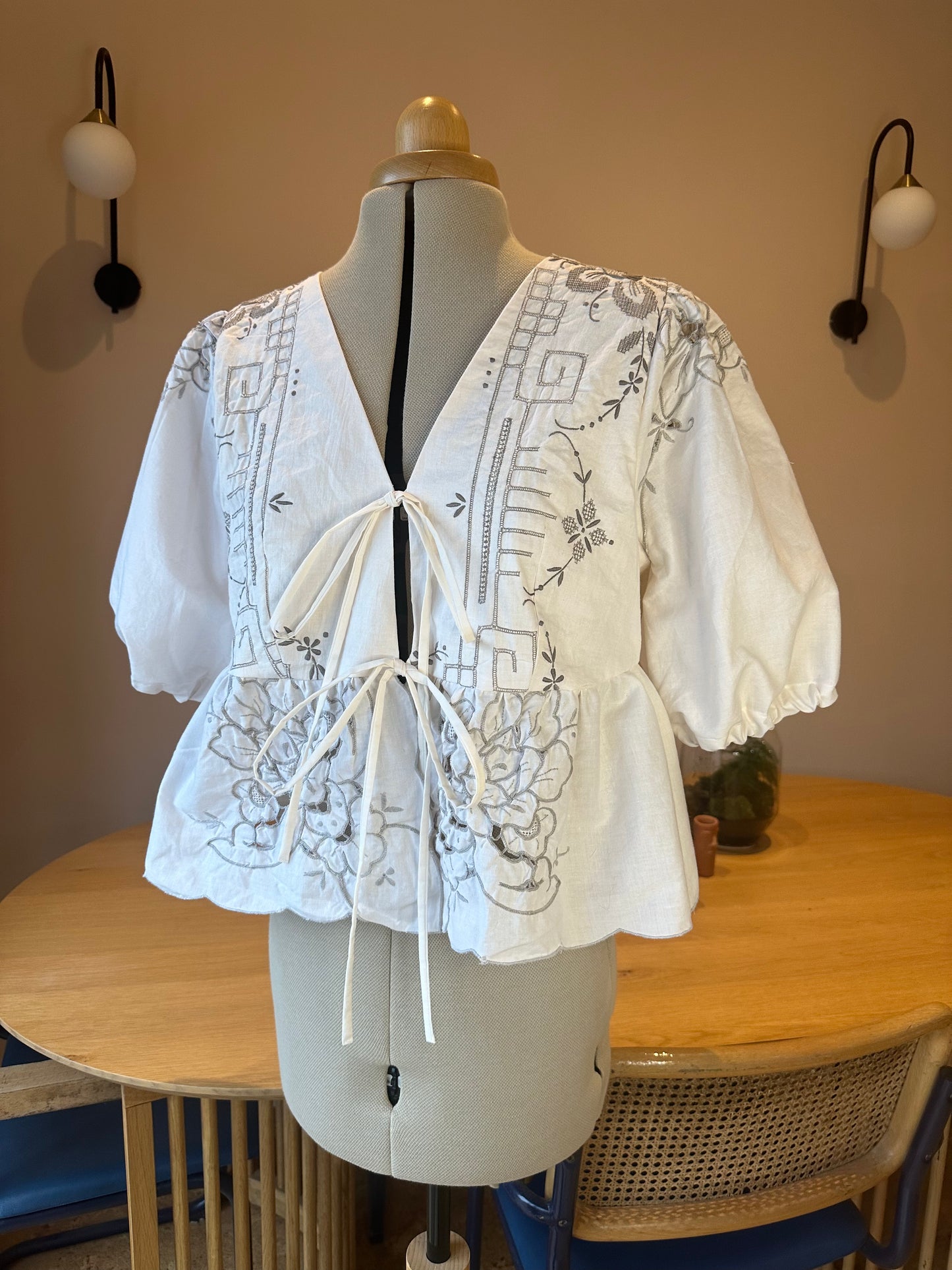 Cream Tie Front Top Size 3 (UK 14-16)