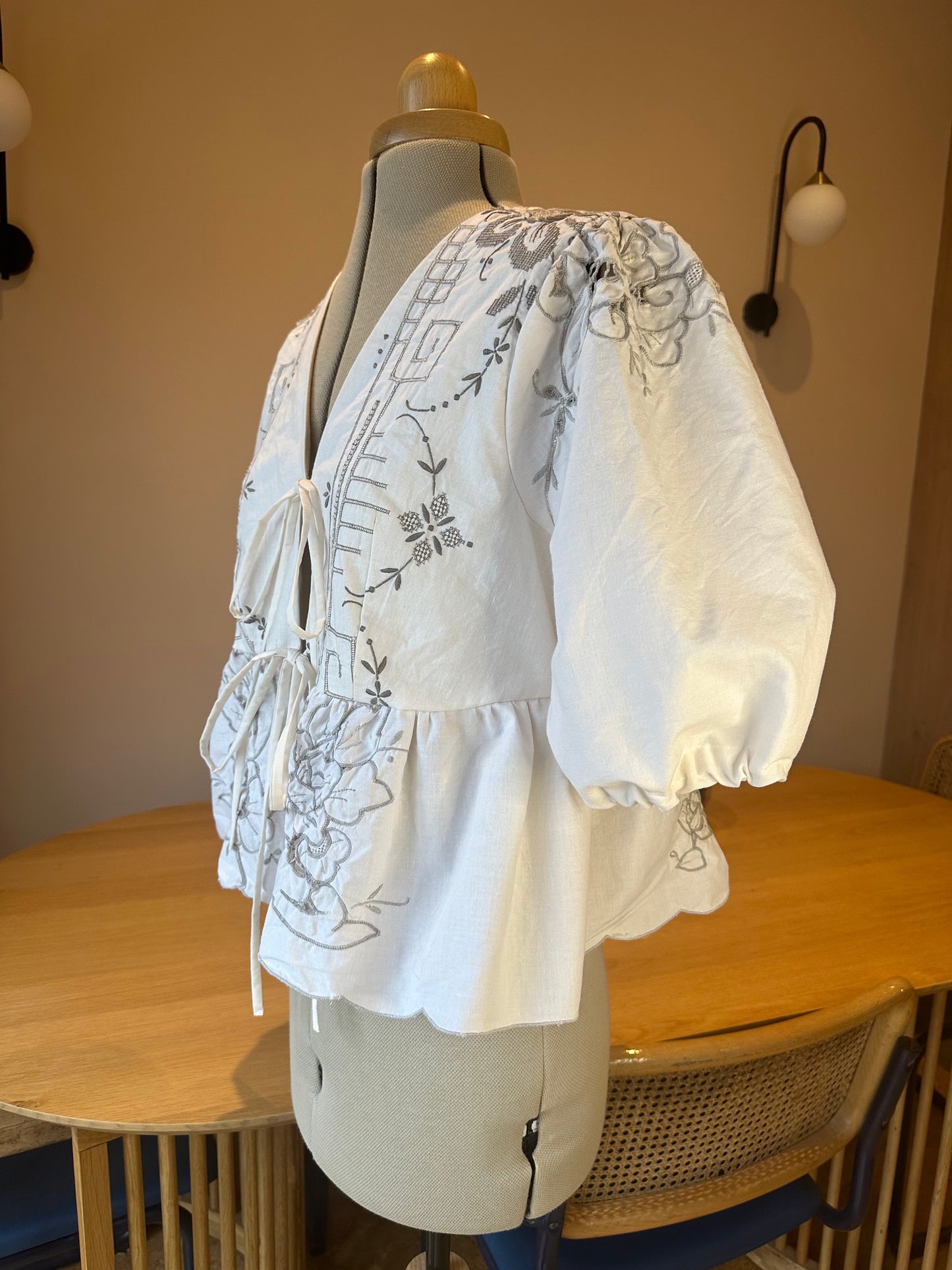 Cream Tie Front Top Size 3 (UK 14-16)