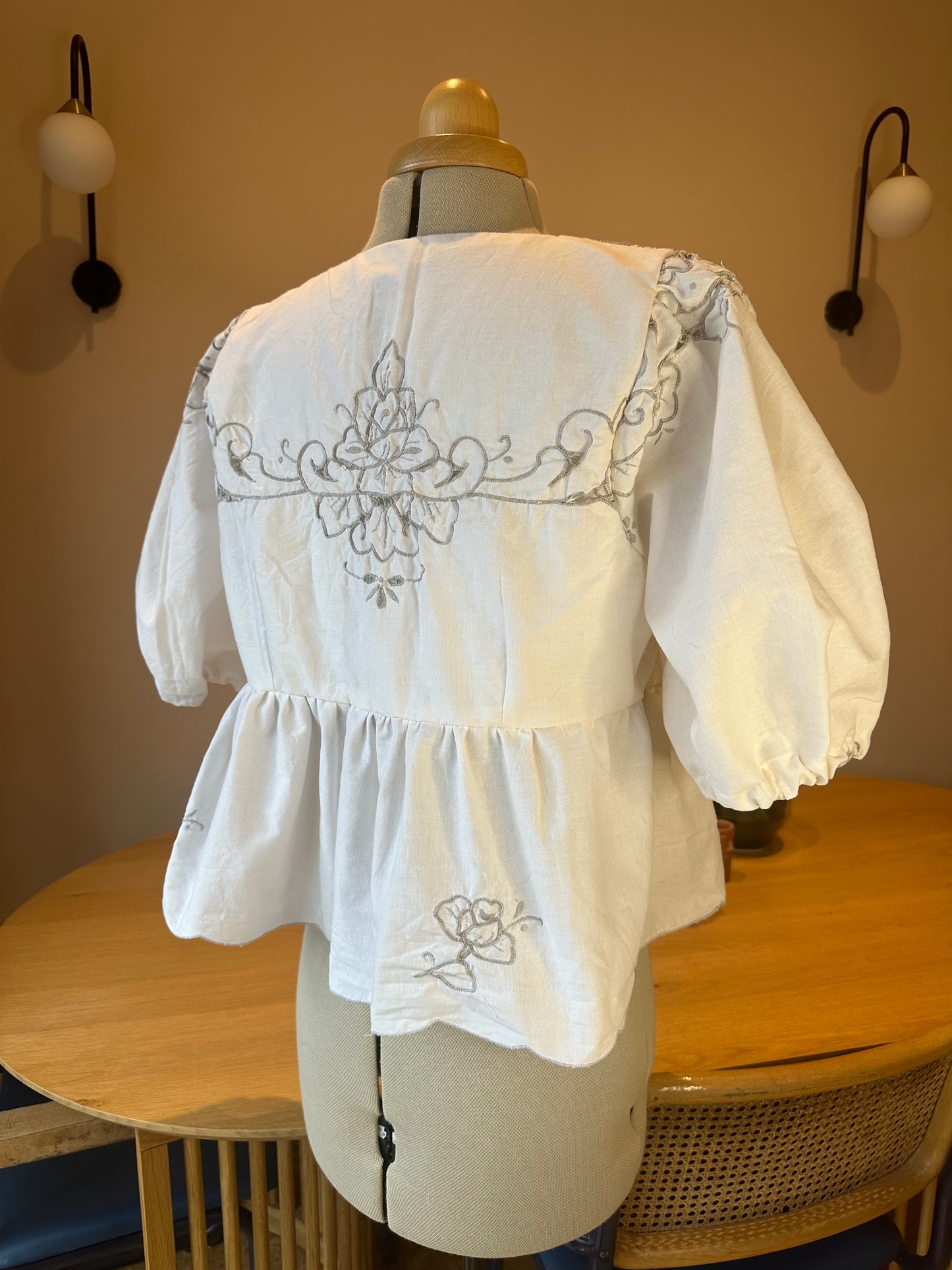 Cream Tie Front Top Size 3 (UK 14-16)