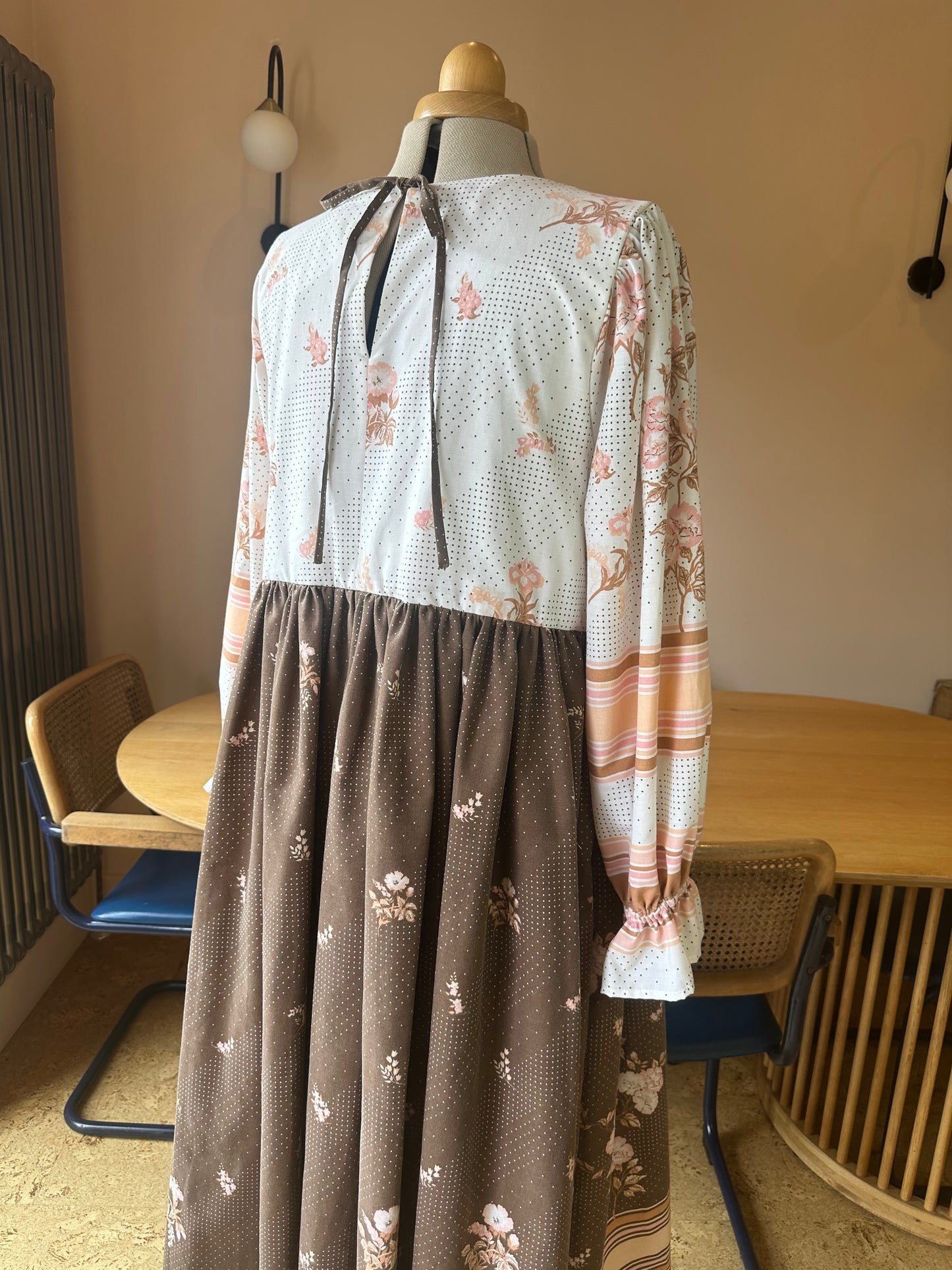 SAMPLE SALE 60% Off - Brown Floral Carrie-Ann Dress Size 3 (UK 14-16)
