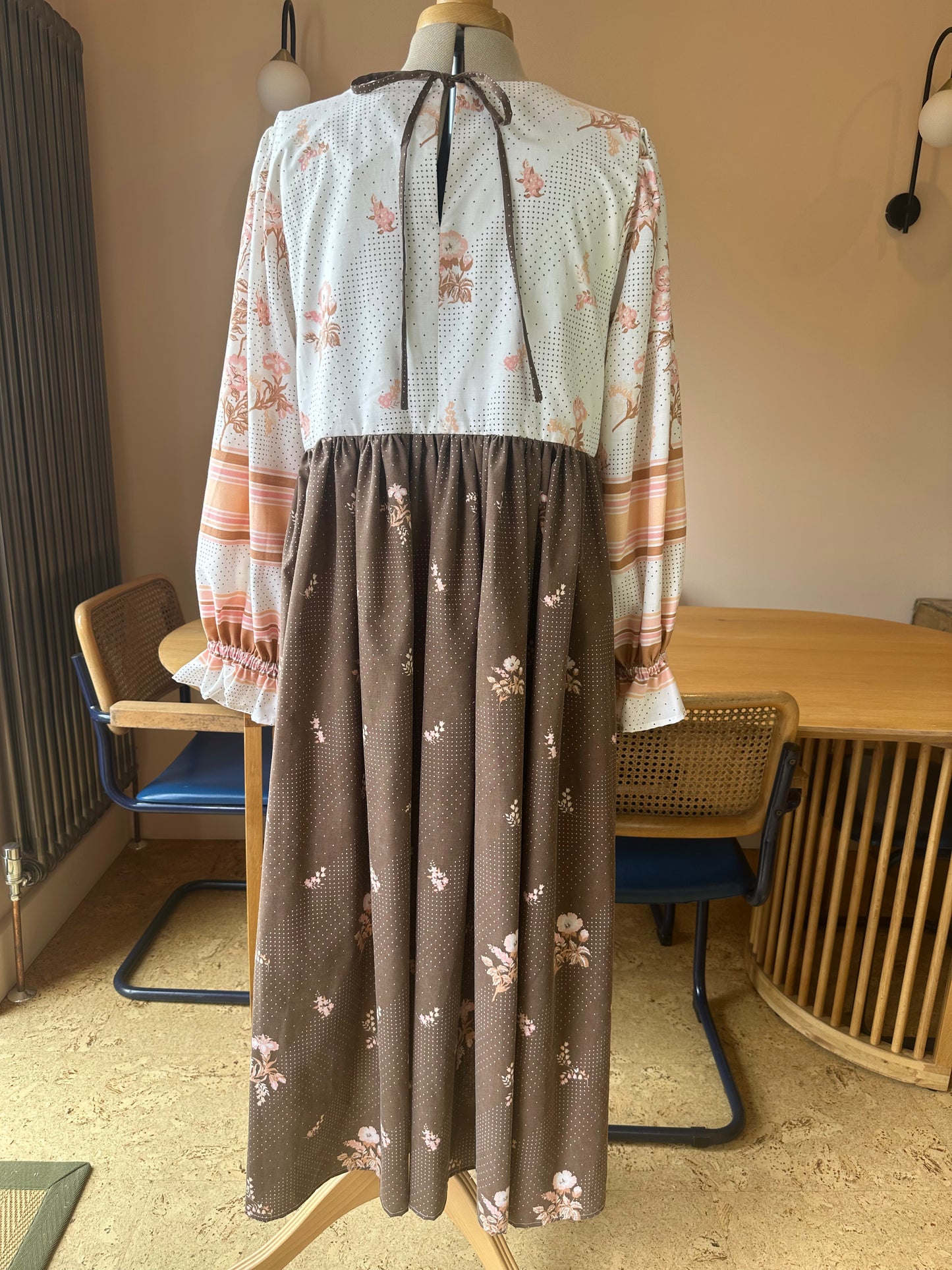 SAMPLE SALE 60% Off - Brown Floral Carrie-Ann Dress Size 3 (UK 14-16)