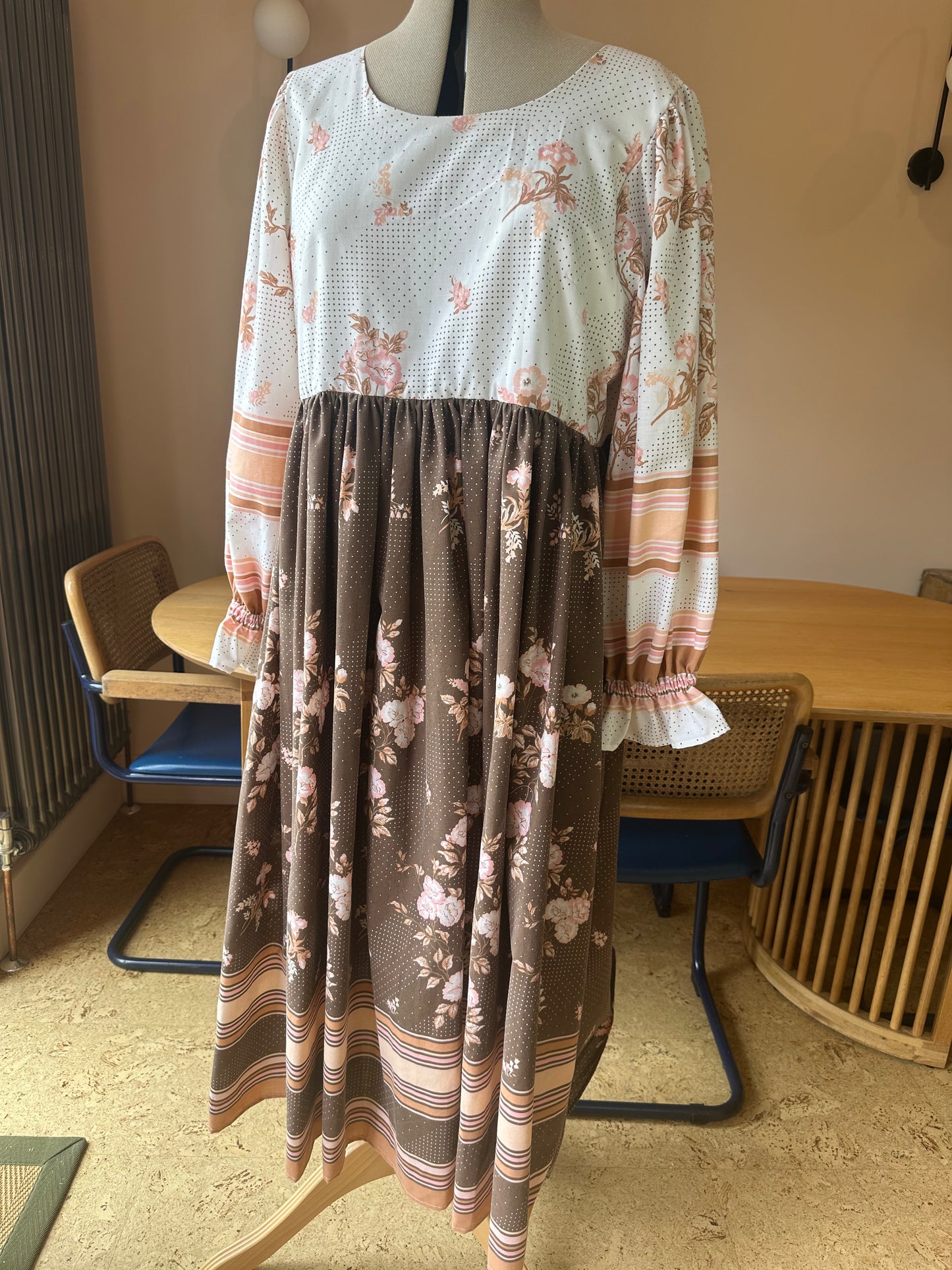 SAMPLE SALE 60% Off - Brown Floral Carrie-Ann Dress Size 3 (UK 14-16)