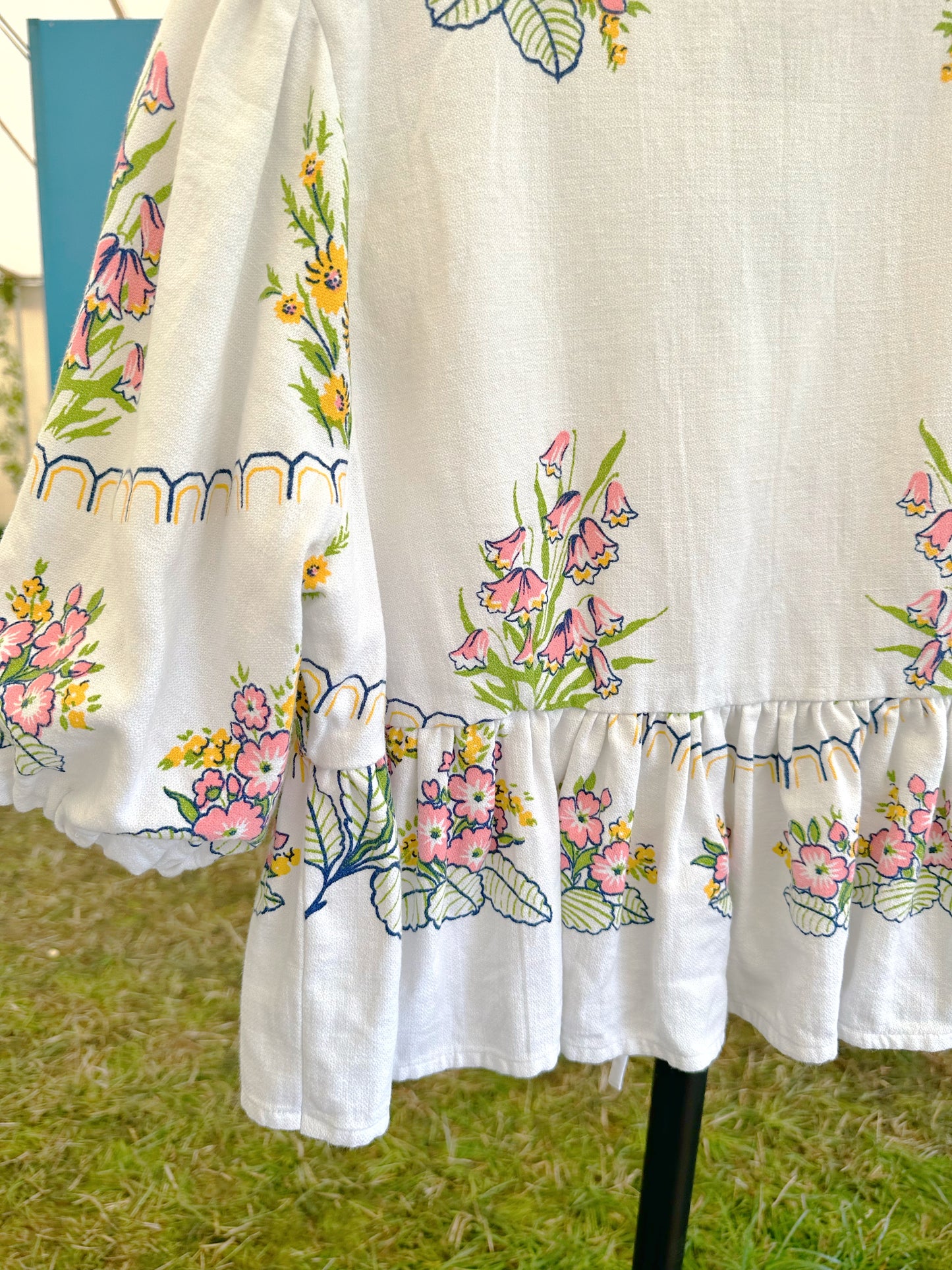White and Pink Printed Tie Front Top Size 14-16